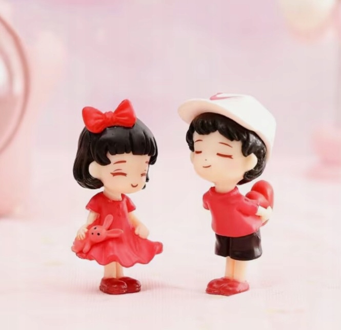 ZESTAW 2 ZAKOCHANYCH FIGUREK MIKROOZDOBA NA DESKĘ ROZDZIELCZĄ SAMOCHODU Marka inna