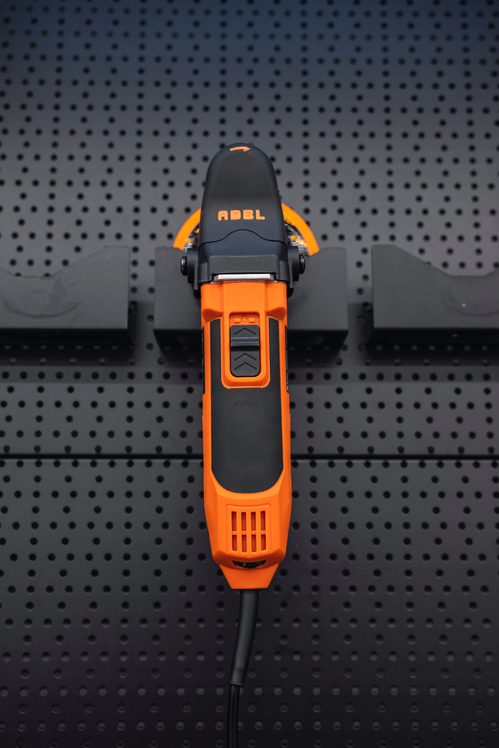 ADBL ROLLER D09125-01 MASZYNA POLERSKA DUAL ACTION 9MM + TORBA I AKCESORIA System mocowania materiału ściernego mocowanie na rzepy