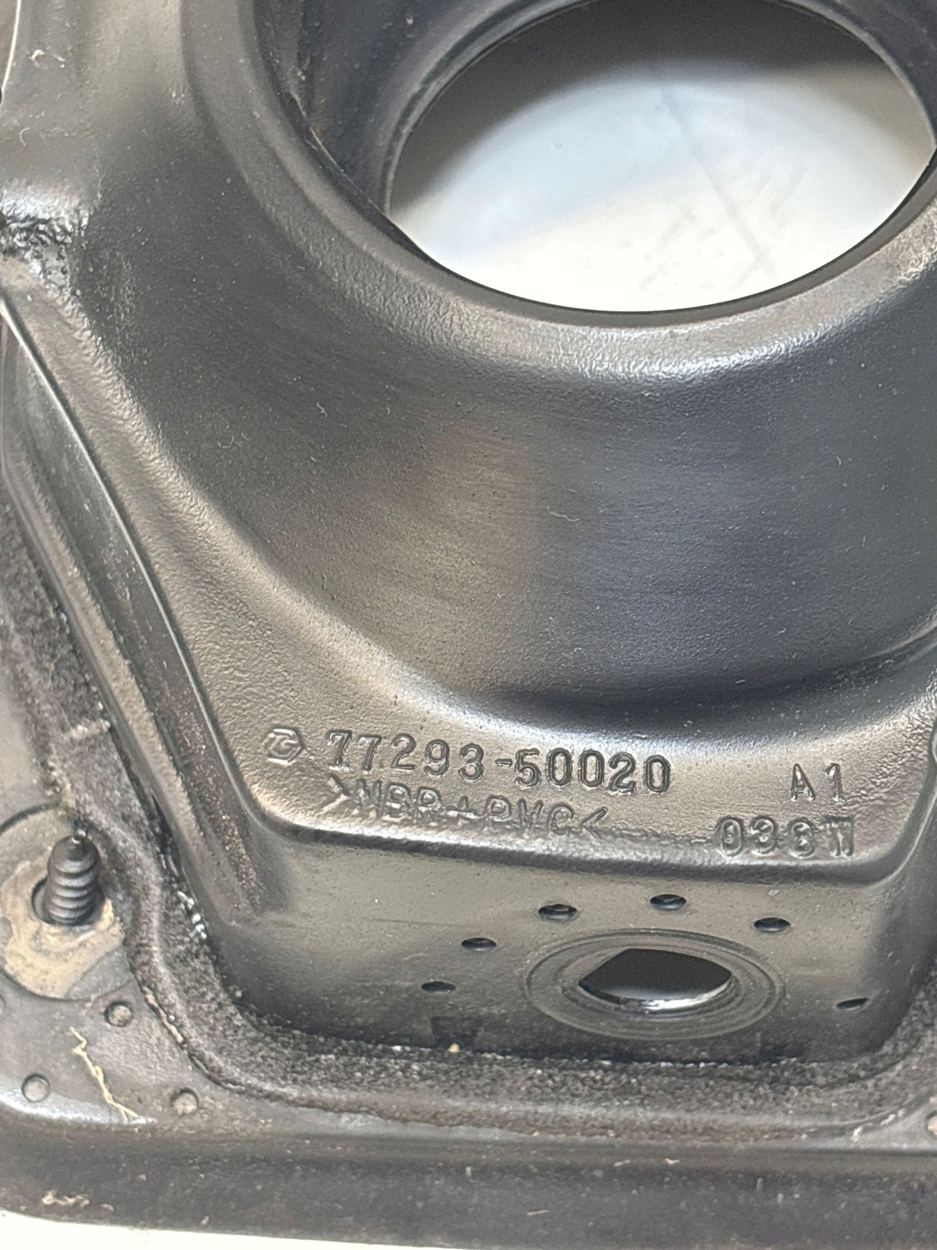 LEXUS LS 400 LS400 94-97 RURA WLEWU PALIWA ELEMENT PLASTIK GUMA Numer katalogowy części 7729350020