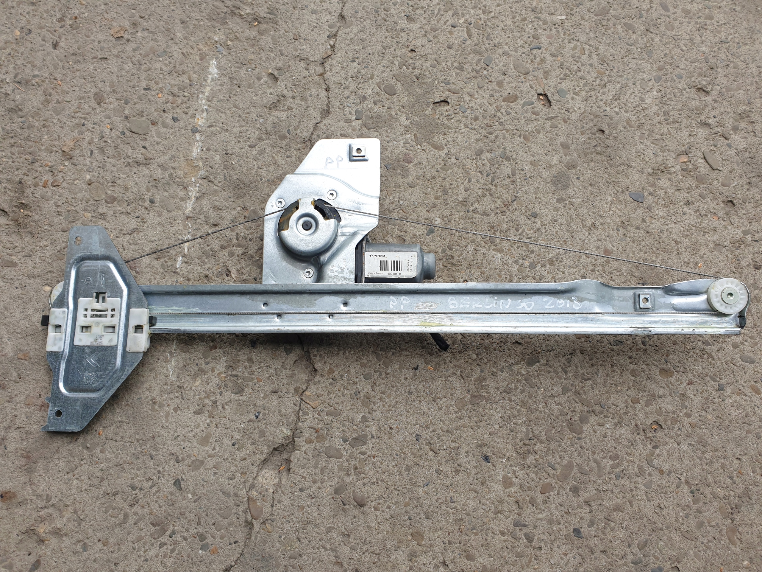 window regulator front right CITROEN BERLINGO PARTNER 09- 2 PIN 9680557880