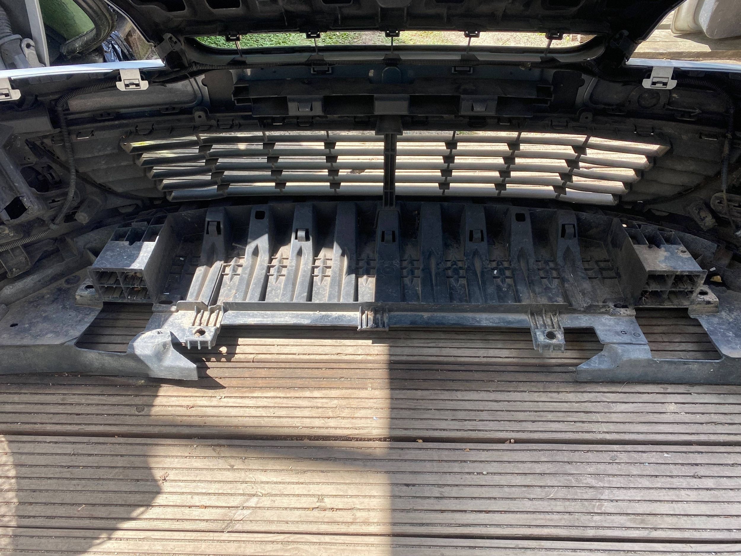 RENAULT MEGANE III LIFT KOMBI complete bumper front front SREBRNY
