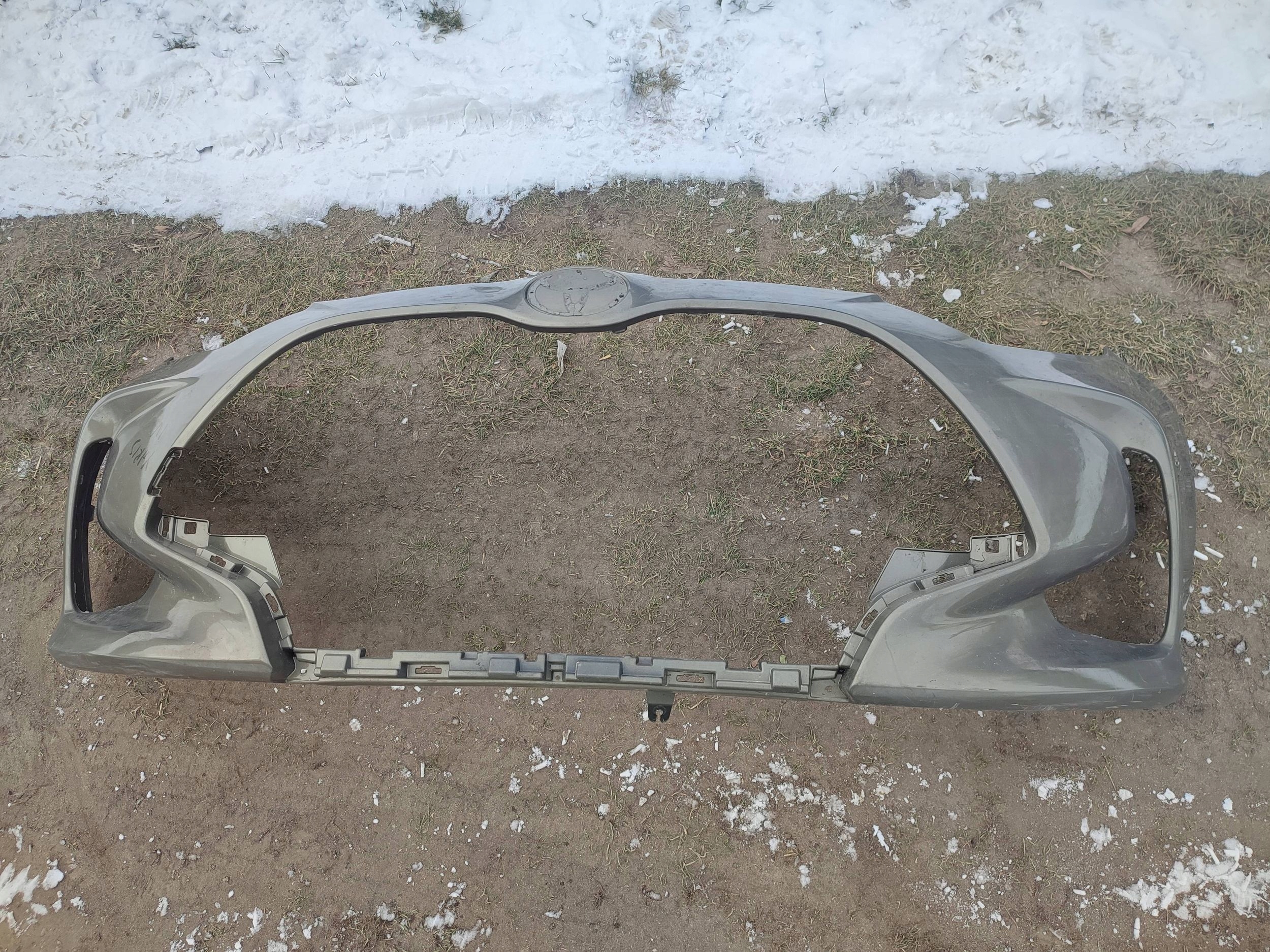 бампер передний TOYOTA YARIS IV 4