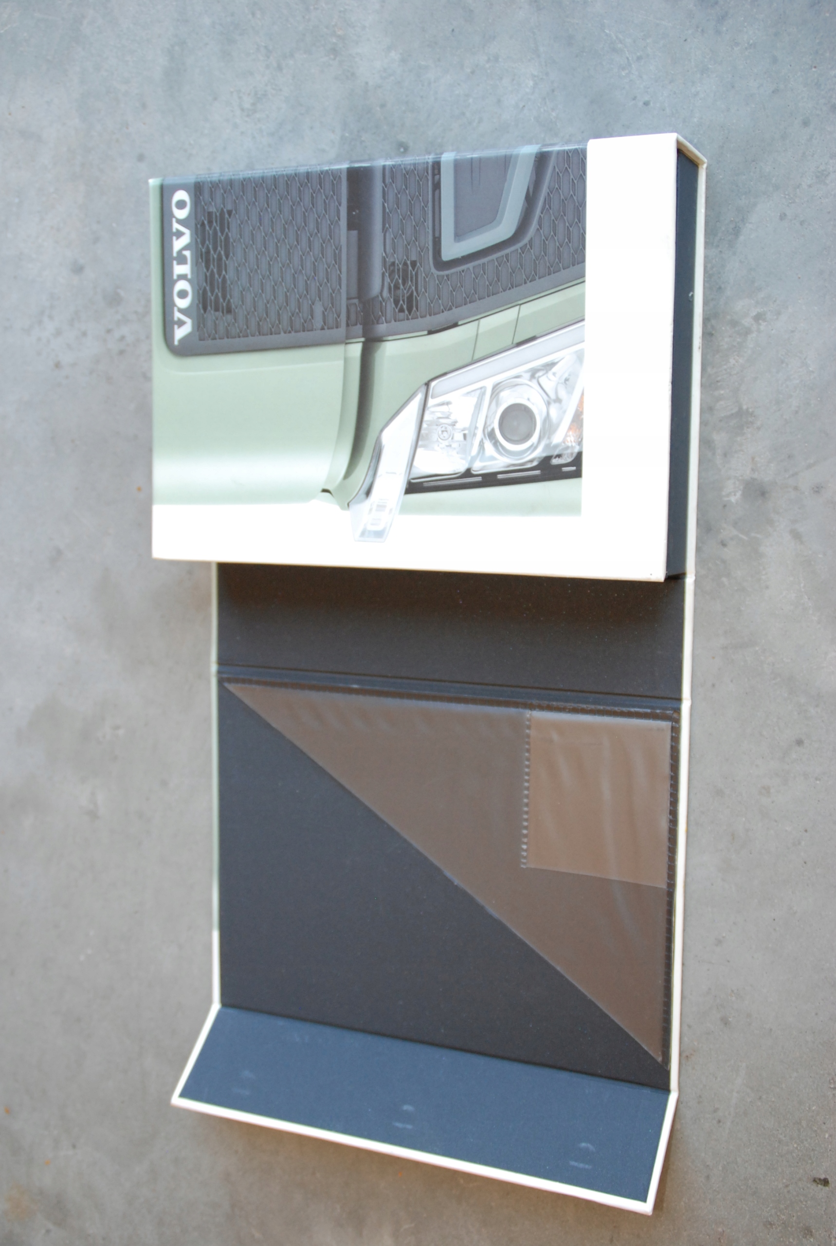 VOLVO FH4 KSIĄŻKA SERWISOWA Tematyka Samochody osobowe