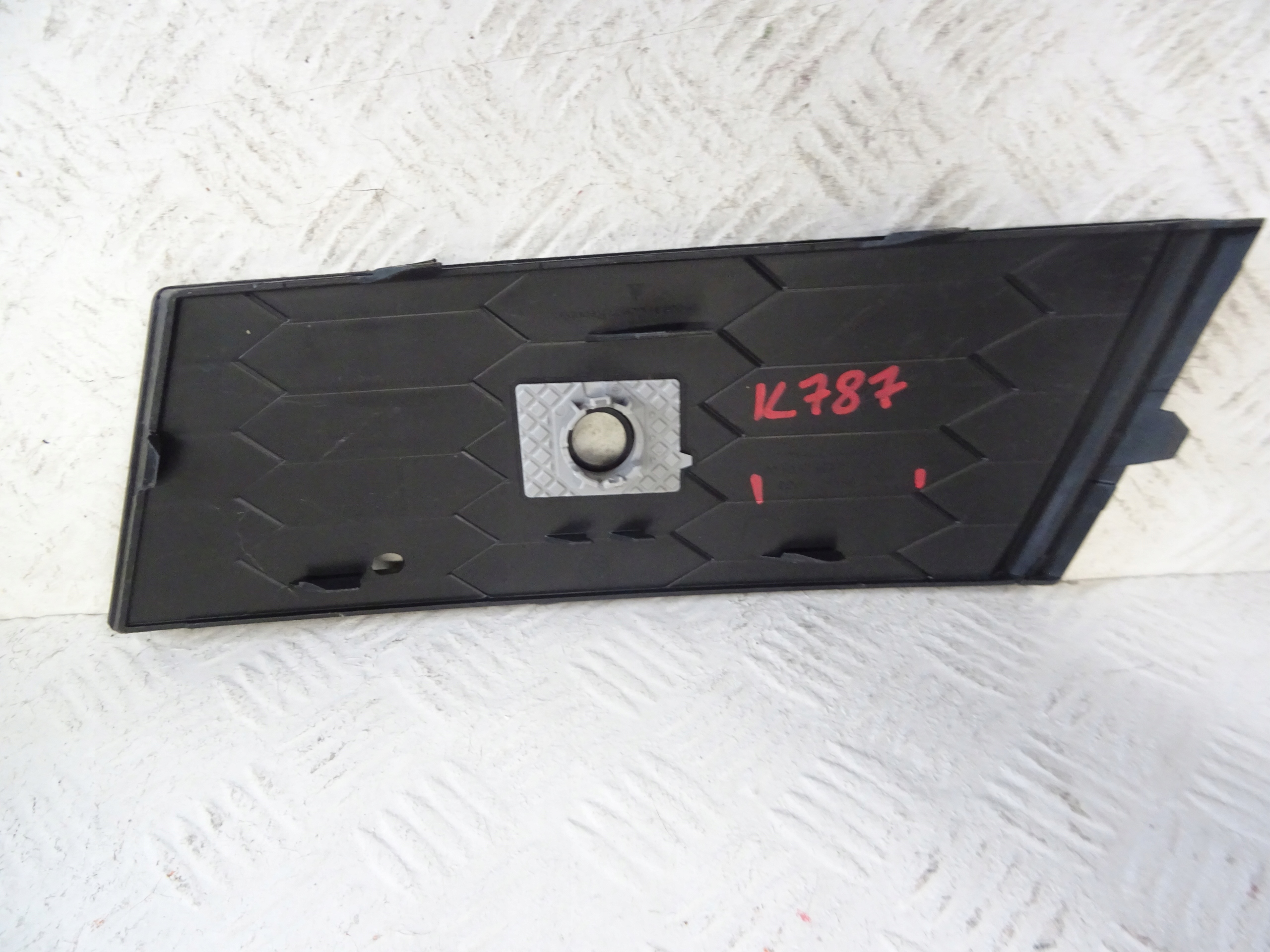 grid of a bumper front front left SKODA OCTAVIA III RS 5E0807681H