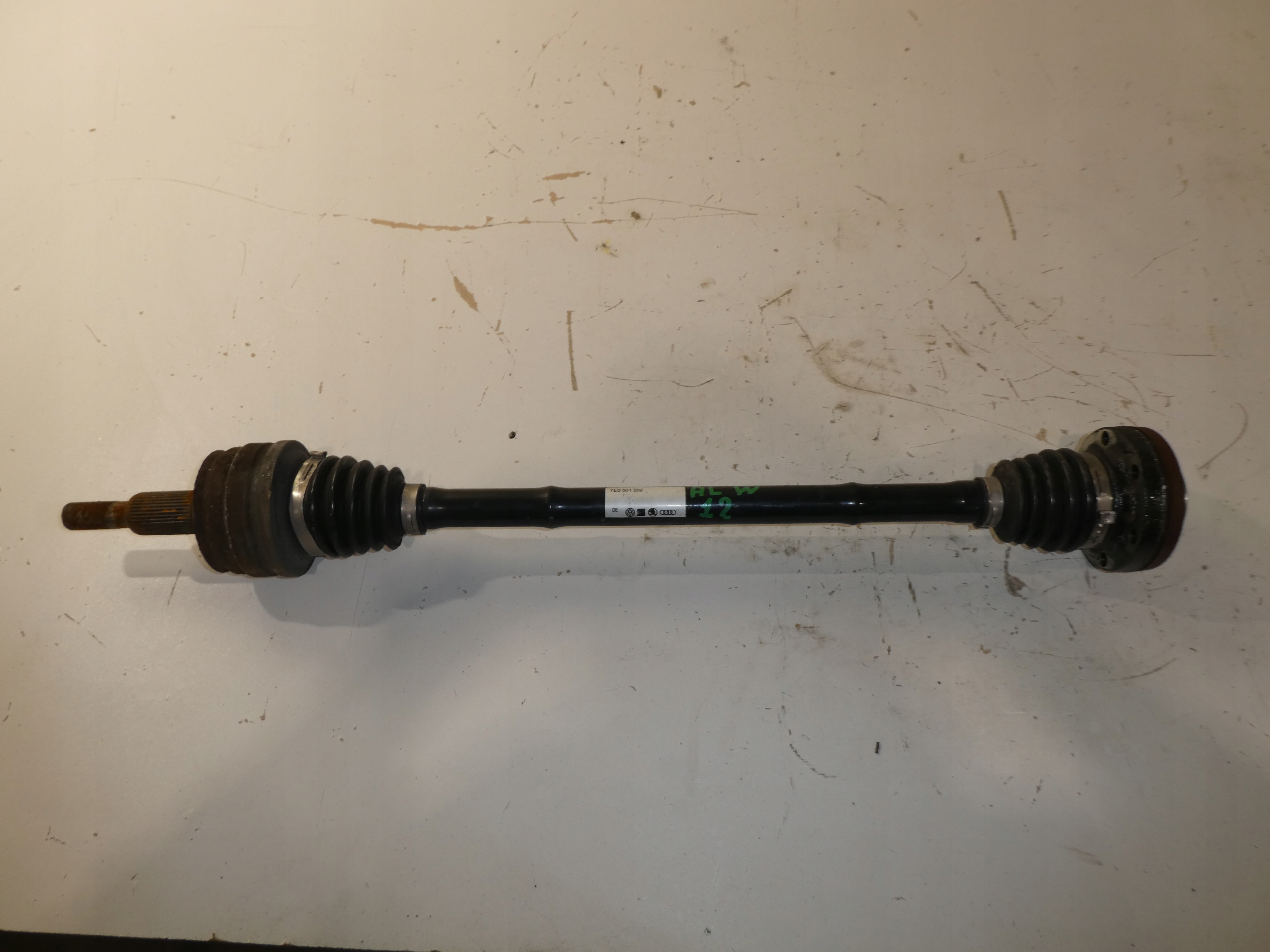VW T6 2.0 TDI rear part rear right semi-axis 7E0501202