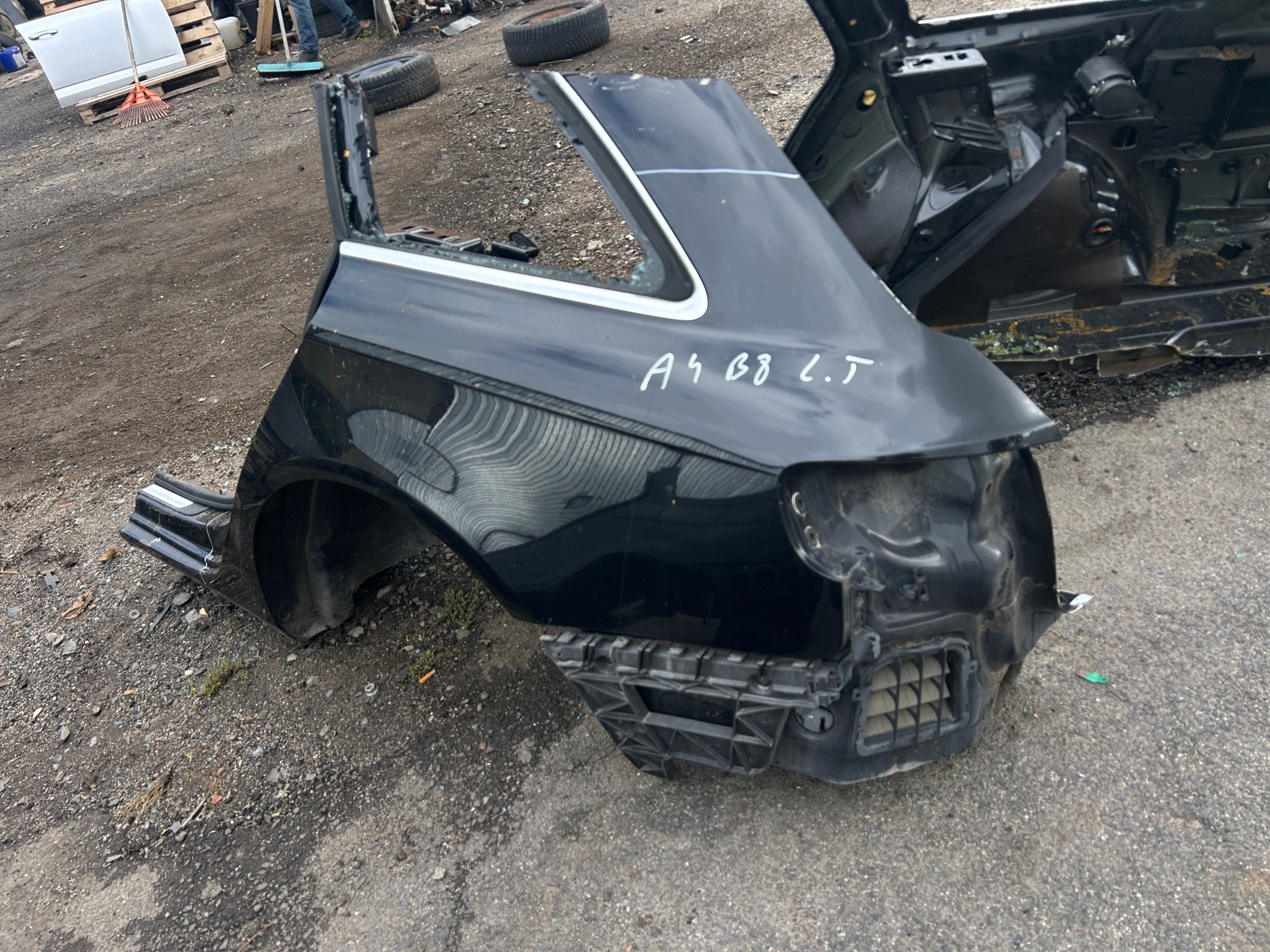 AUDI A4 B8 KOMBI parafango posteriore sinistra e destra