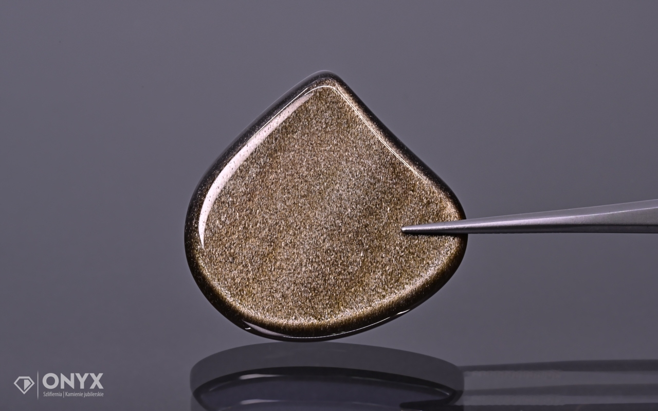 Obsidián zlatý nízký kabošon nepravidelný 32x31 mm