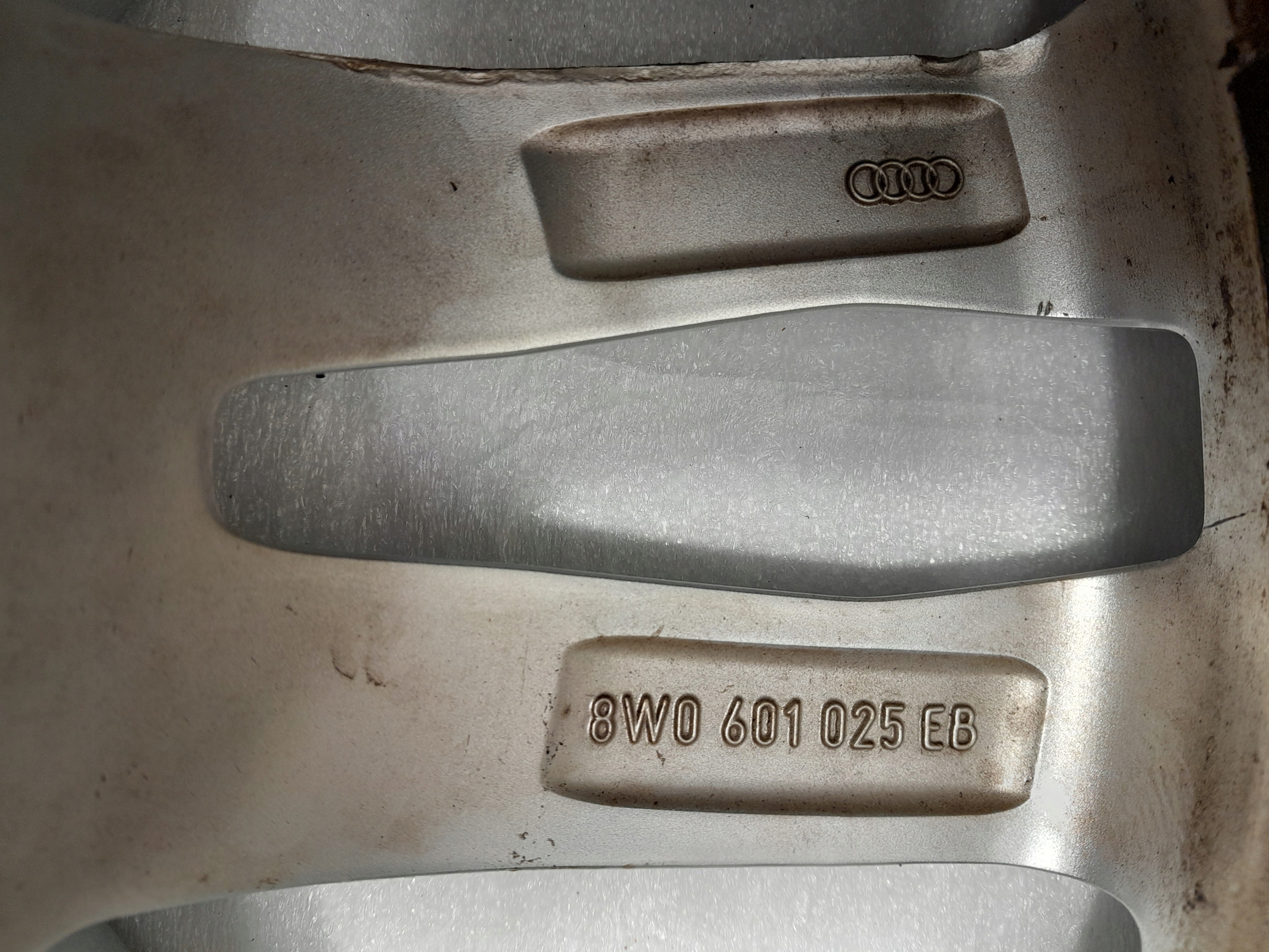 AUDI A4 B9 A5 8W A6 disk ALU 18'' CALI ORG. 8W0601025EB