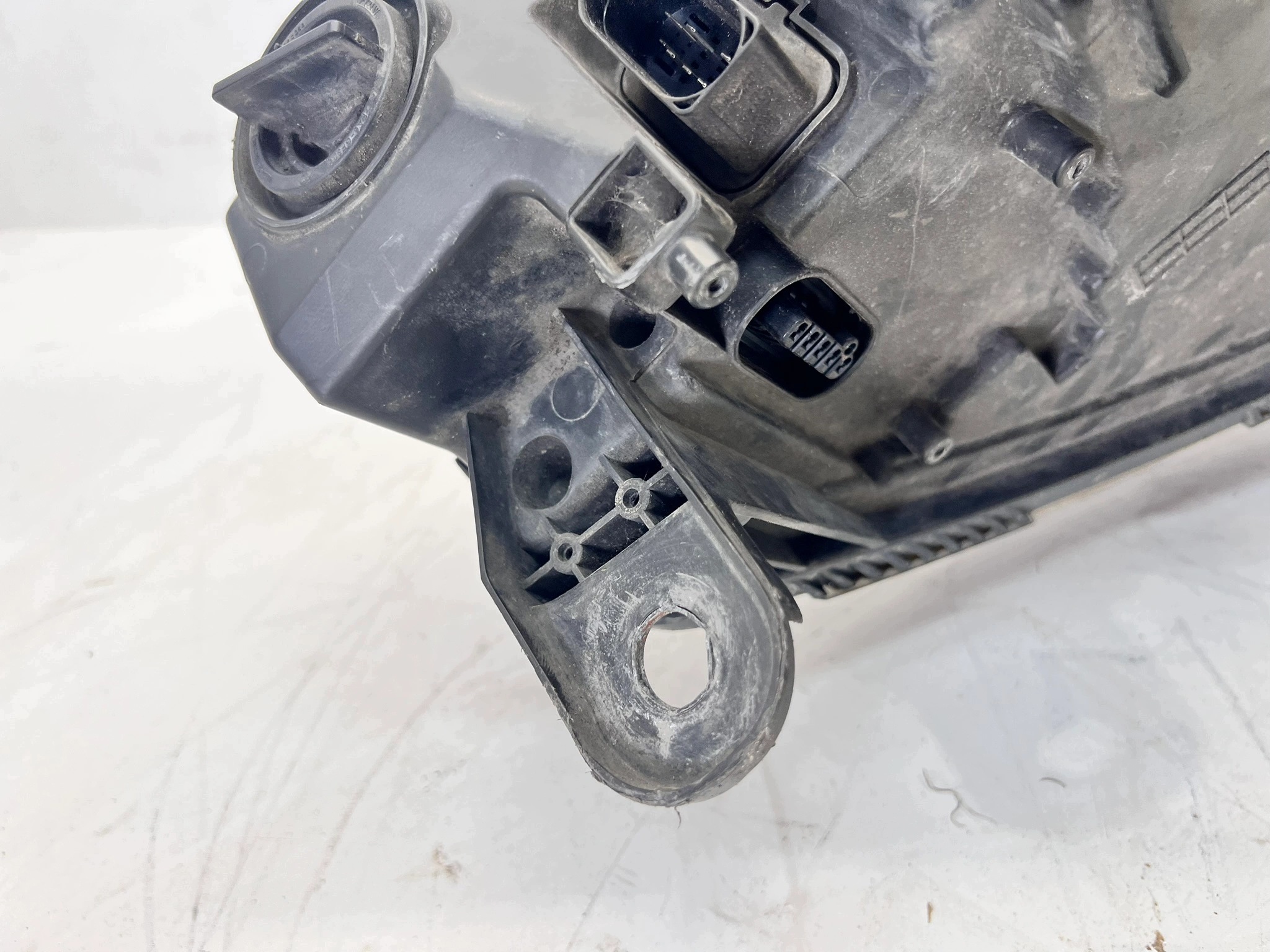 REFLEKTOR left front BI XENON AUDI A6 C6 4F0941029CQ 35/26