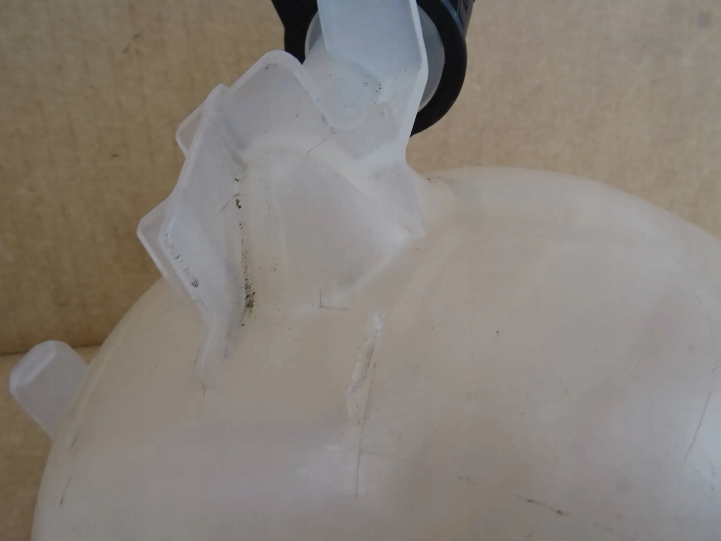 Opel MOKKA B II Zbiornik wyrównawczy Producent części Opel OE