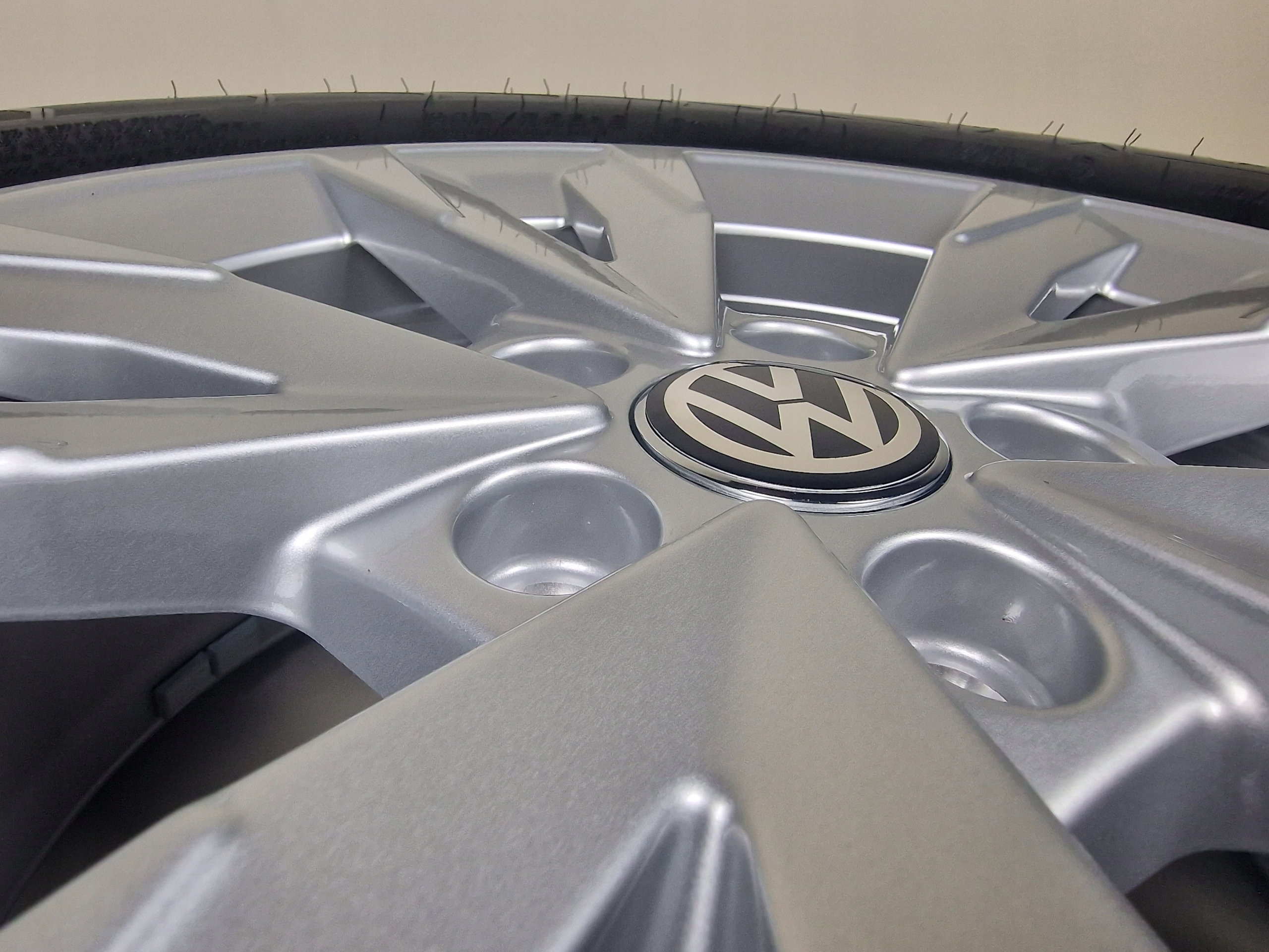 NOWE Koła Volkswagen 16 Golf Passat T-Roc Jetta Rozstaw śrub 5x112
