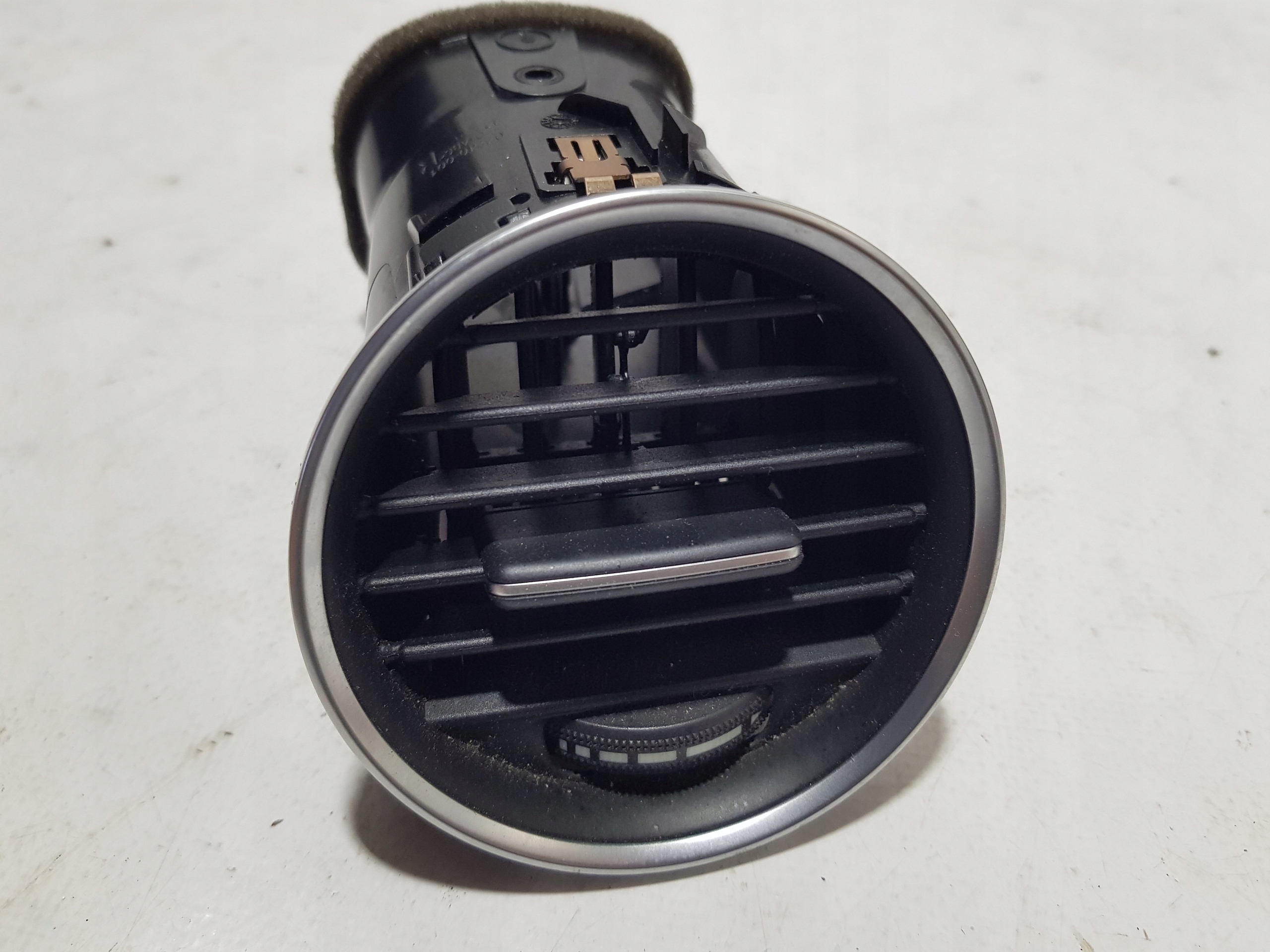 MERCEDES W204 LIFT grid air conditioning devices left right central