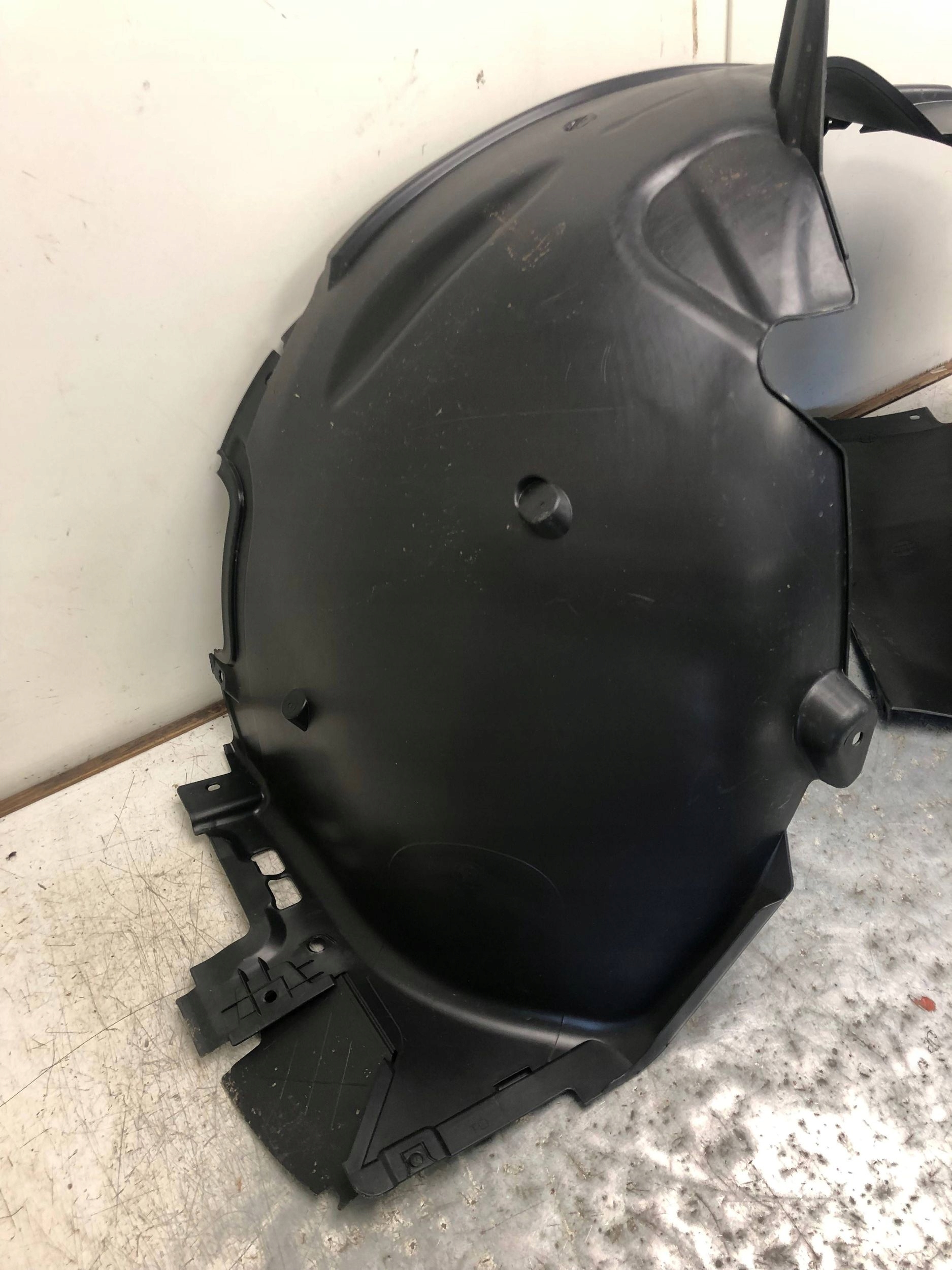 mudguard left front AUDI Q2 81M 81M821171