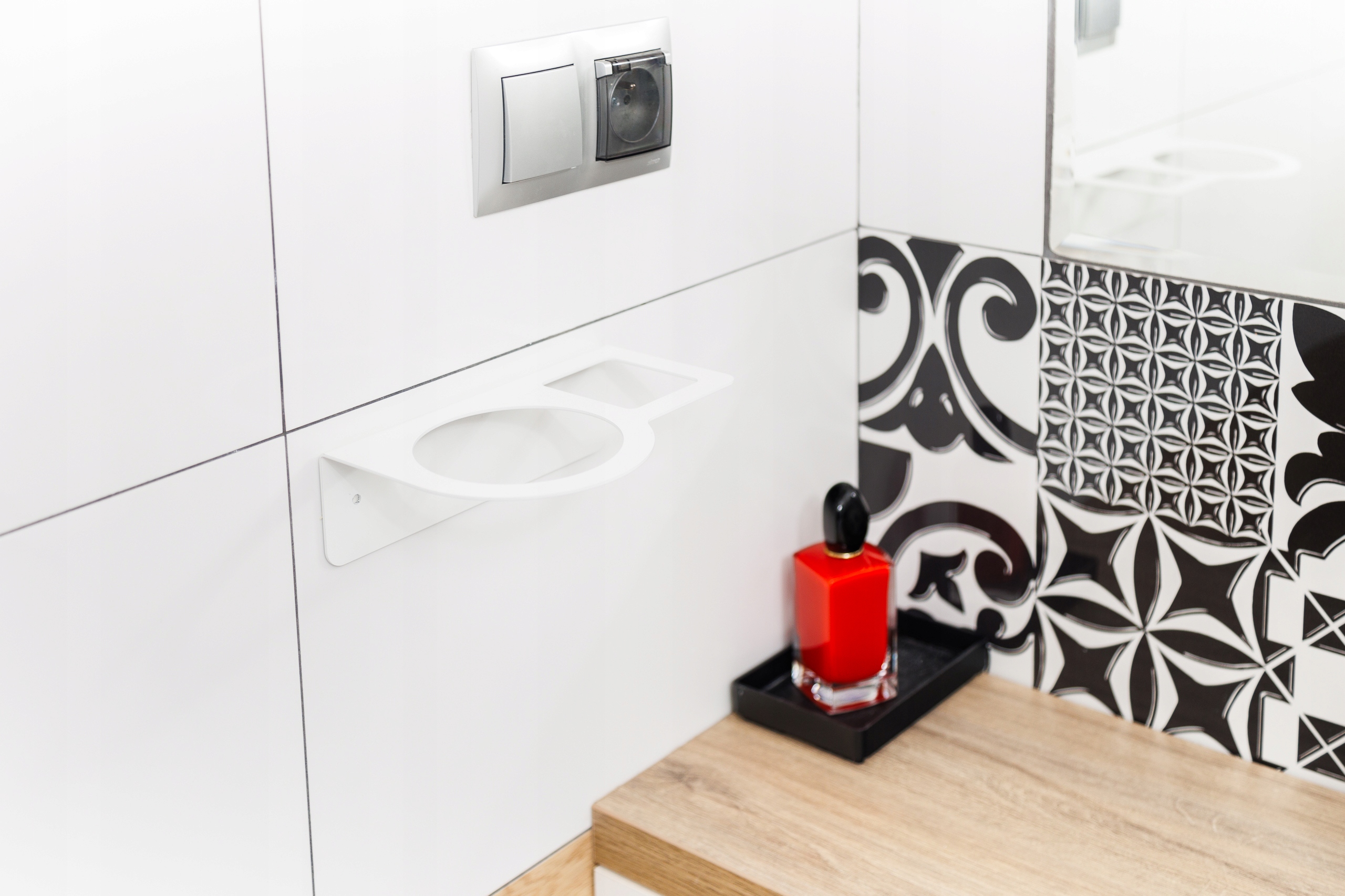 Uchwyt na suszarkę i prostownicę do włosów organizer wieszak metal biały Marka inna marka