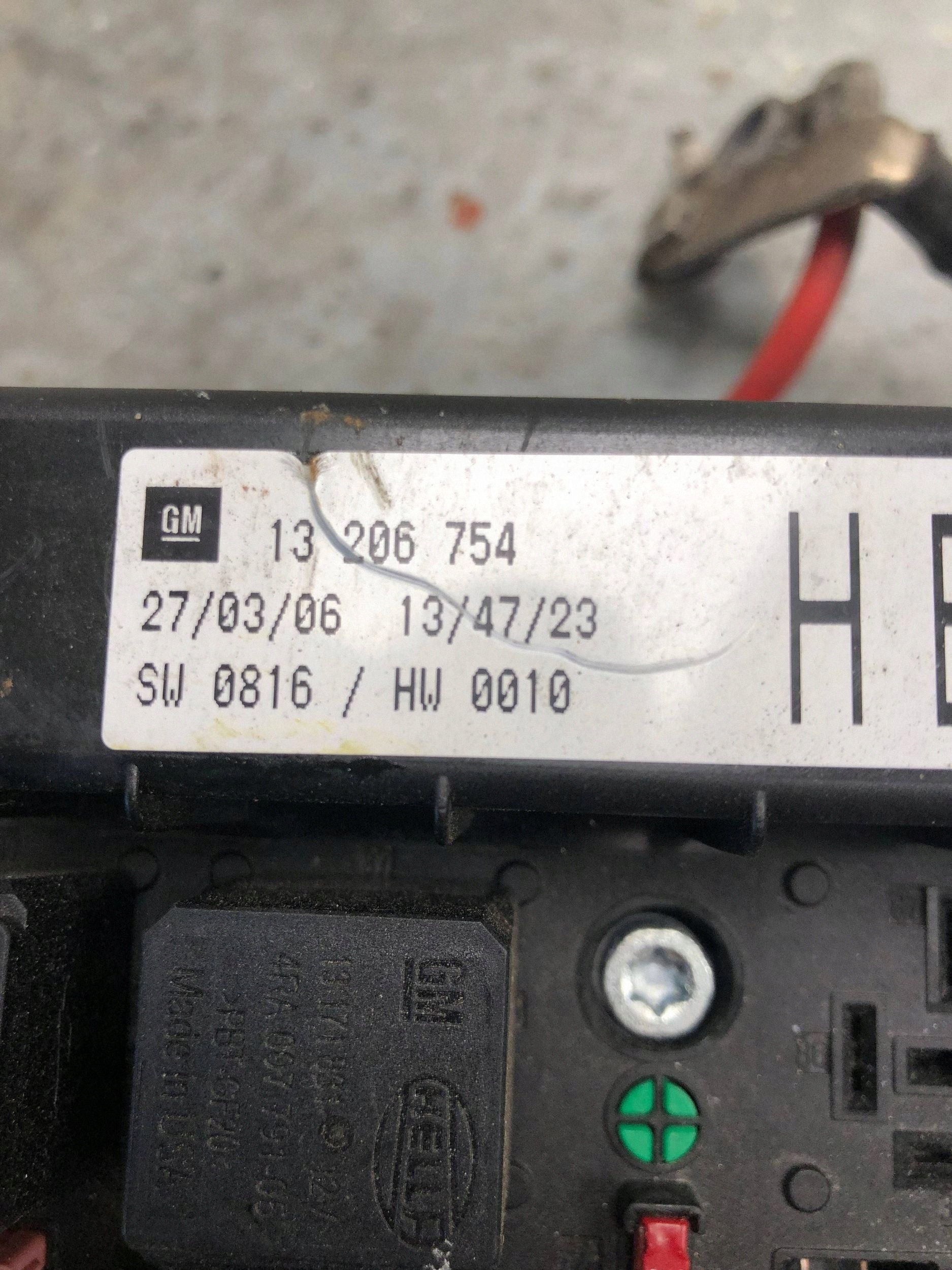Module fusibles OPEL ASTRA H CABRIO 13206754