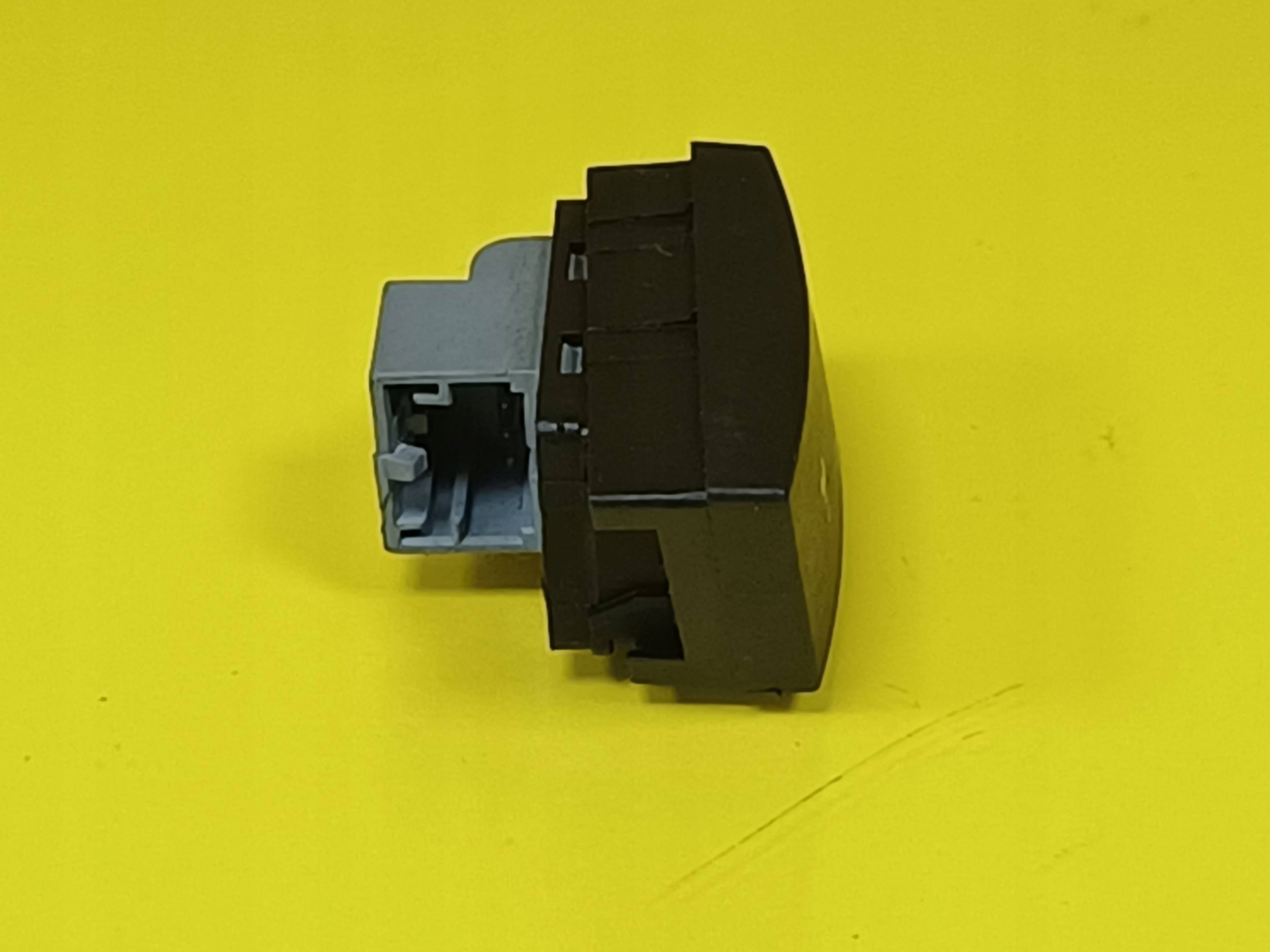 button of a lock central SEAT IBIZA III 6L1 962 125