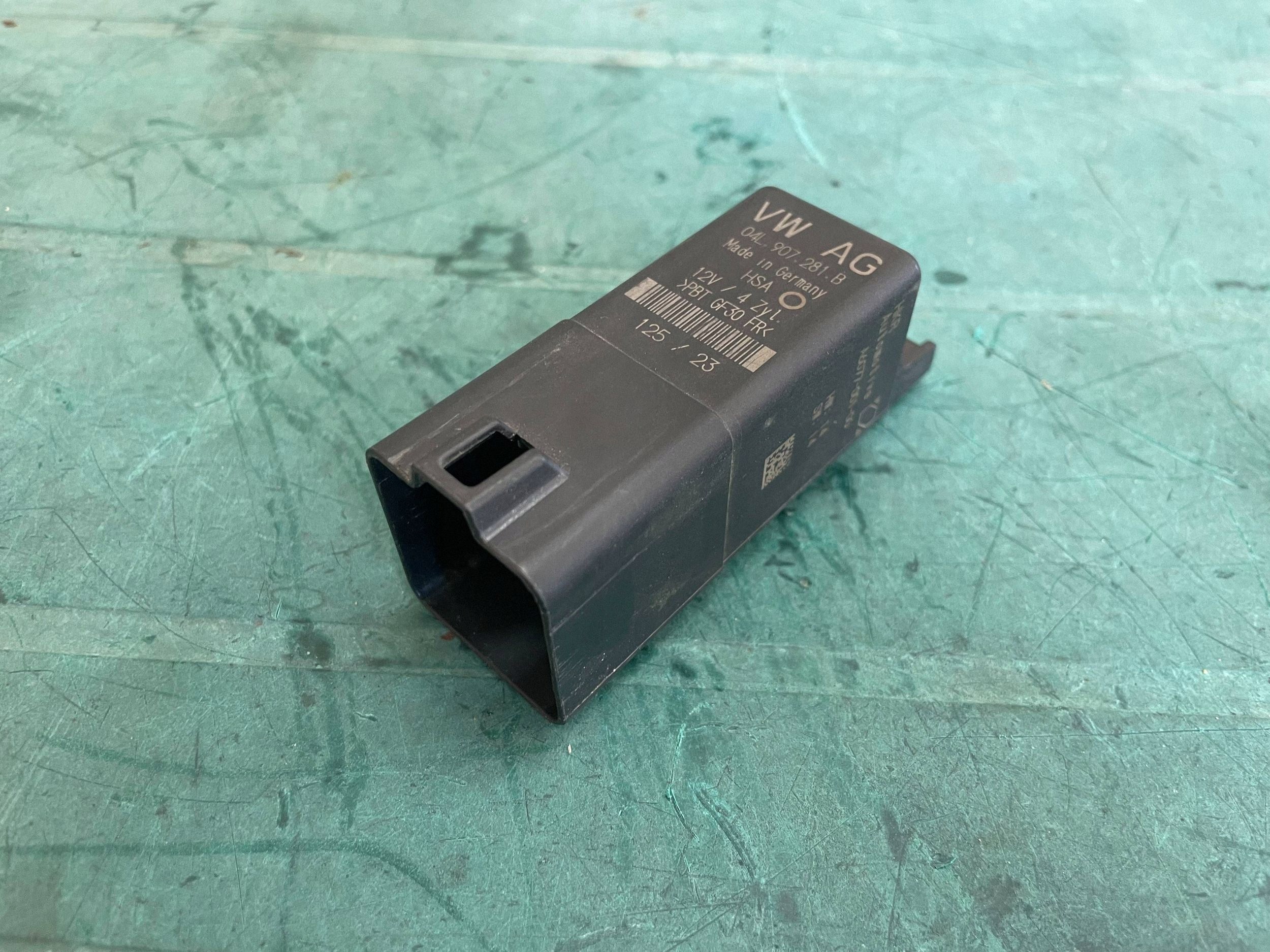 control unit plugs ZAROWYCH VOLKSWAGEN CRAFTER 04L907281B @M