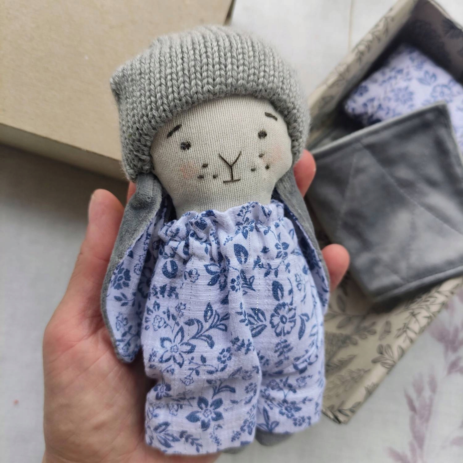 Přítulka Králík azurová Mini v krabičce