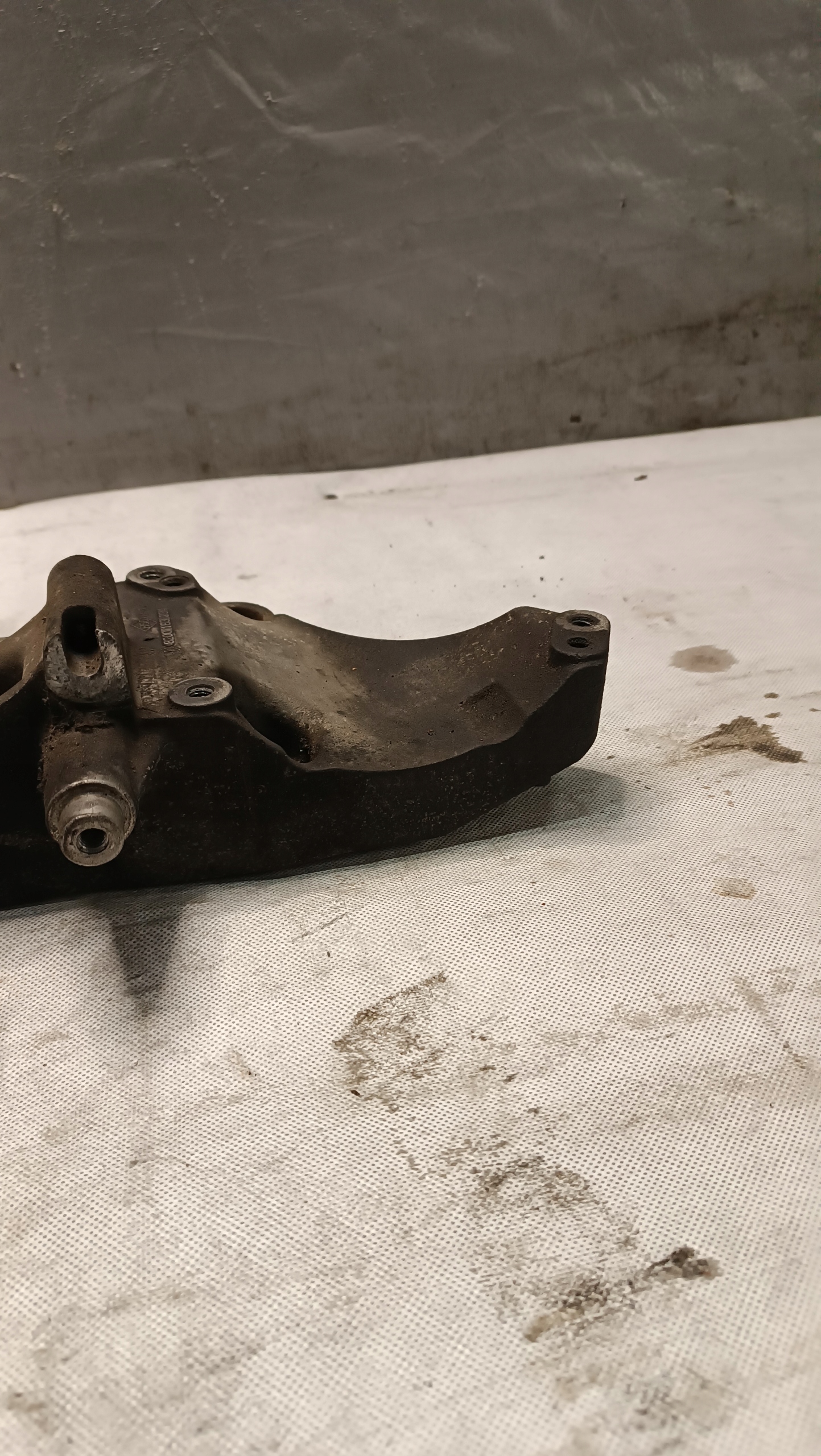 Stütze Halter ALTERNATORA RENAULT LAGUNA II 1.9DCI