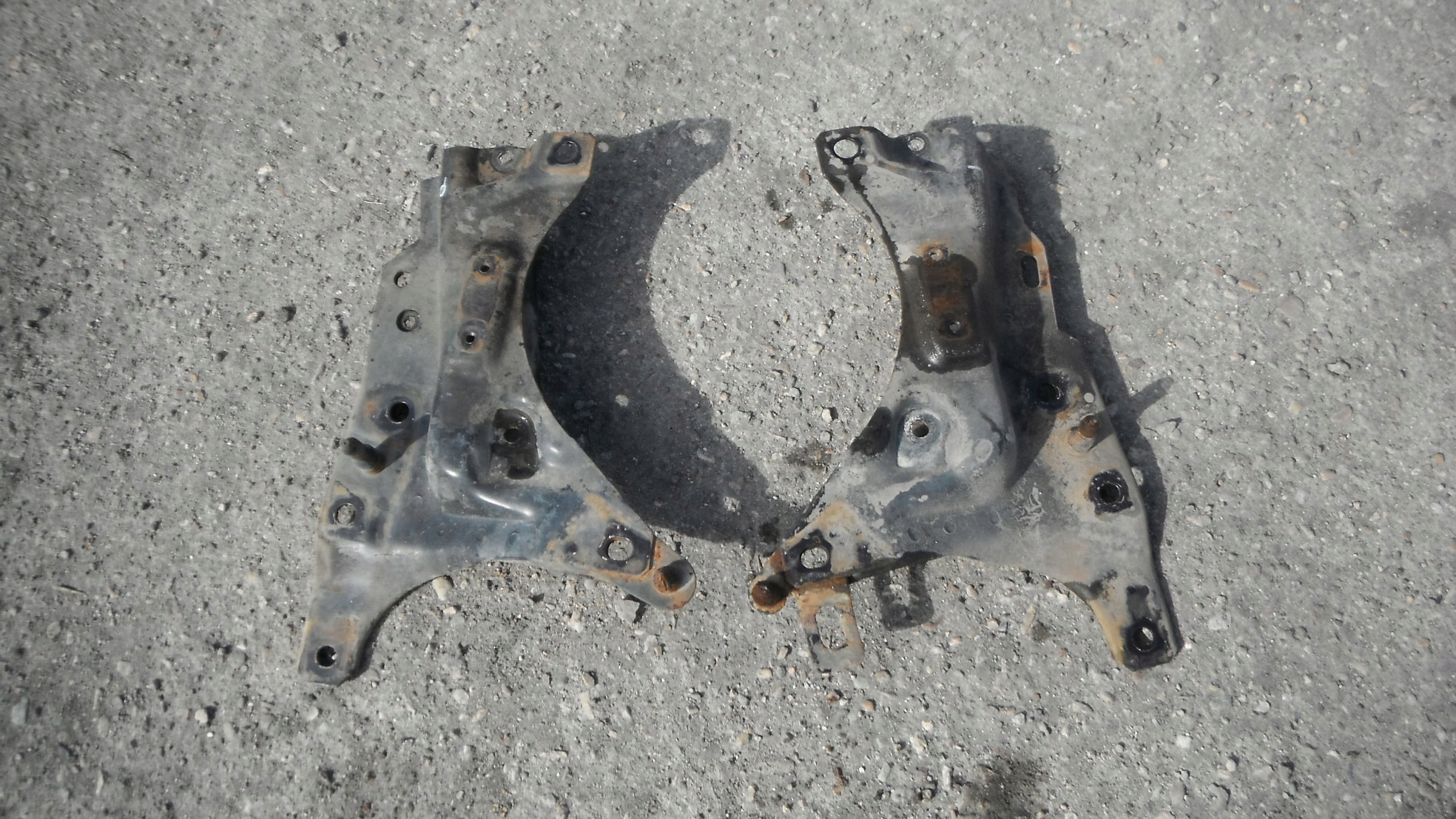 FORD KA I 96-08 MOCOWANIE WSPORNIK WAHACZA LEWY