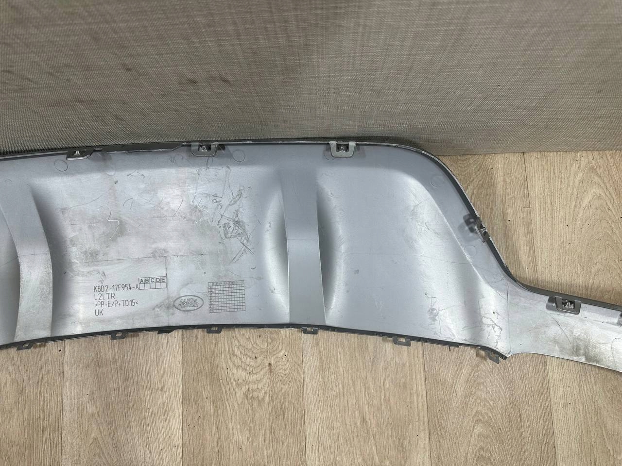 RANGE ROVER EVOQUE II 19-> spoiler accessori posteriore k8d2-17f954-a