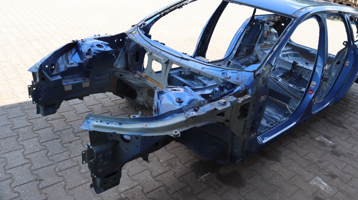 VOLVO V90 ЧЕТВЕРТИНА ЛІВА ПЕРЕД 720-16