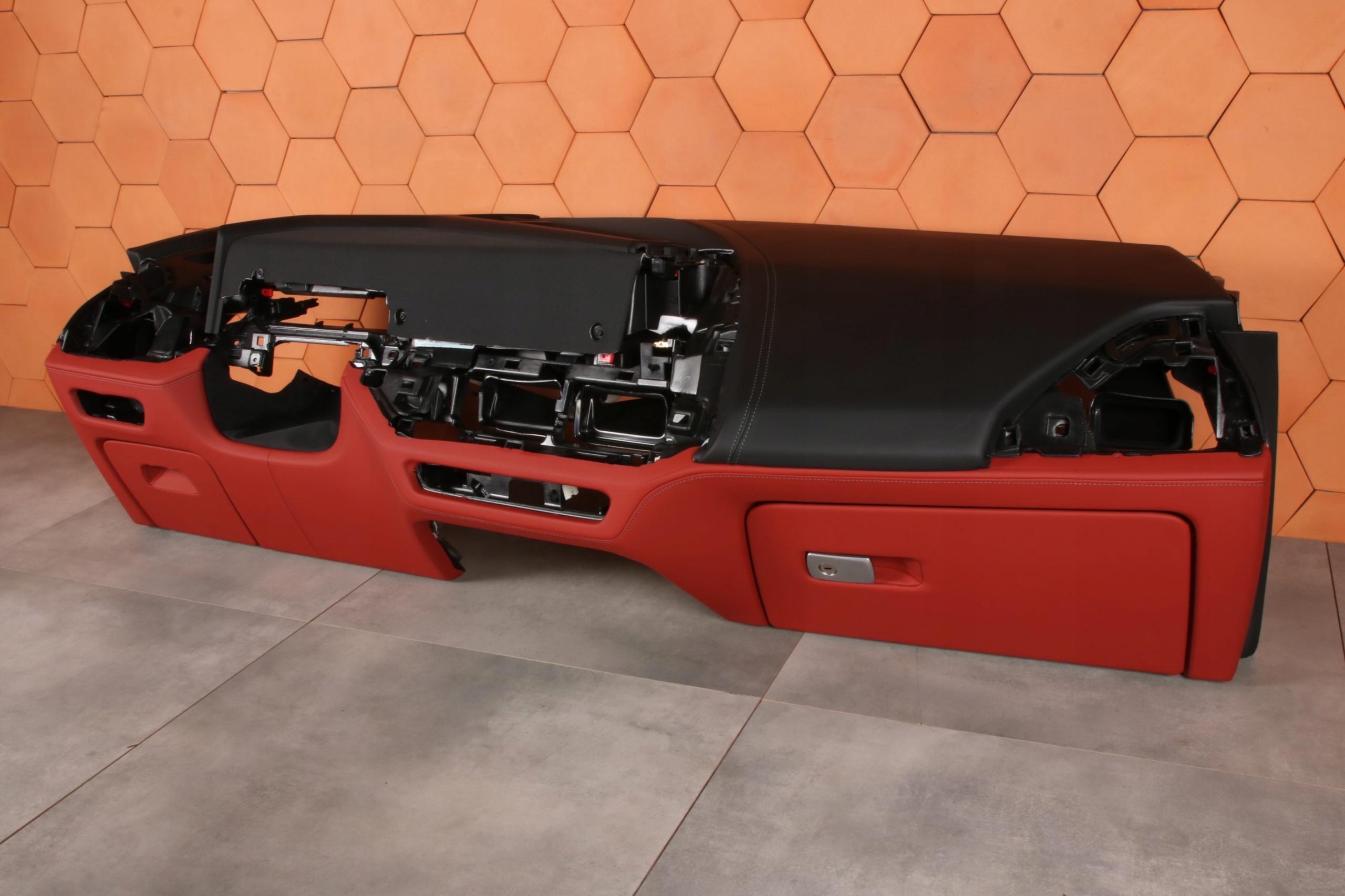 BMW X8 XM G09 originál dashboard instrument panel console MERINO SAKHIR ORANGE HUD