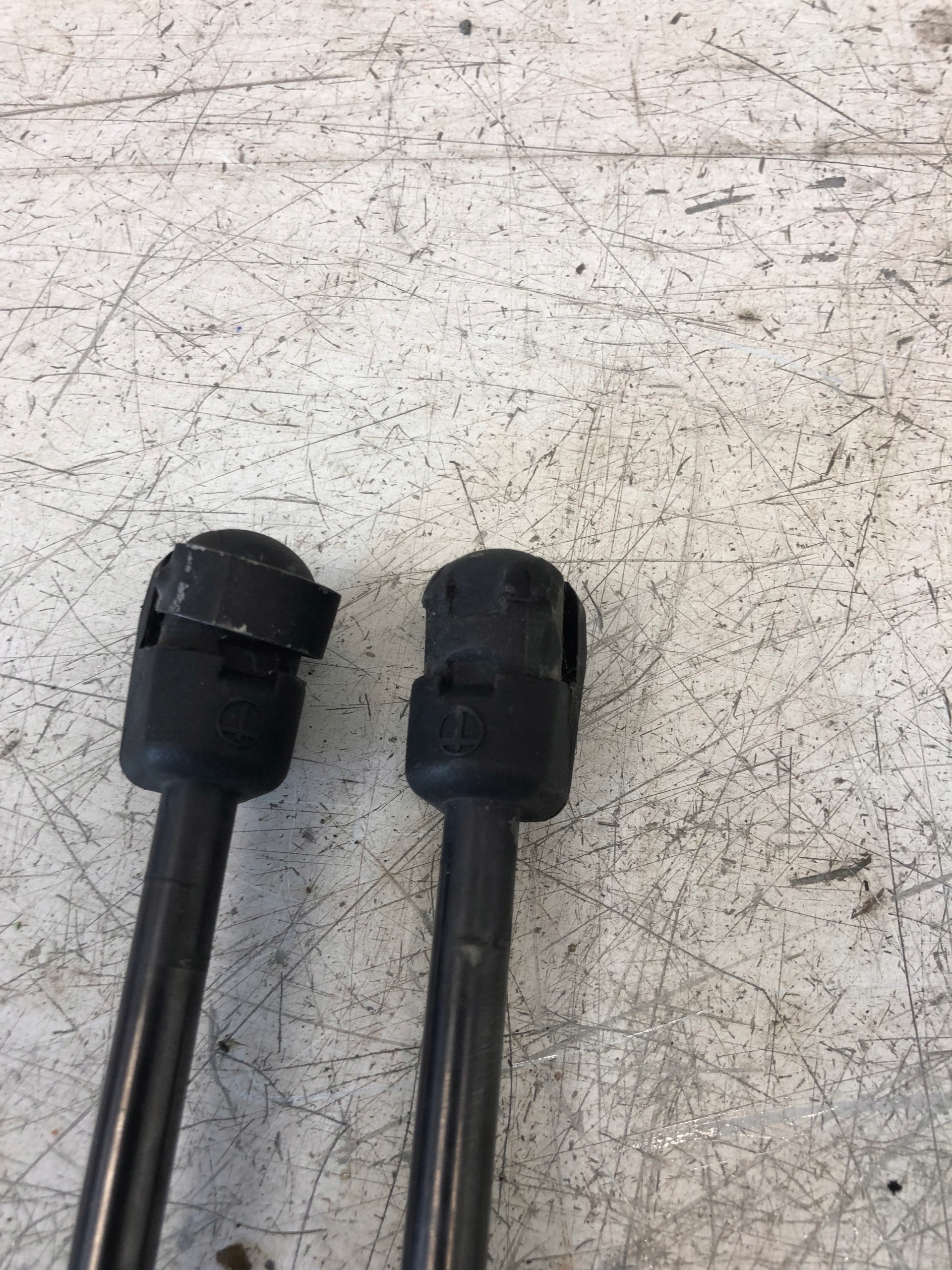 damper bonnet AUTOMATYCZNEJ AUDI Q5 8R0827552A