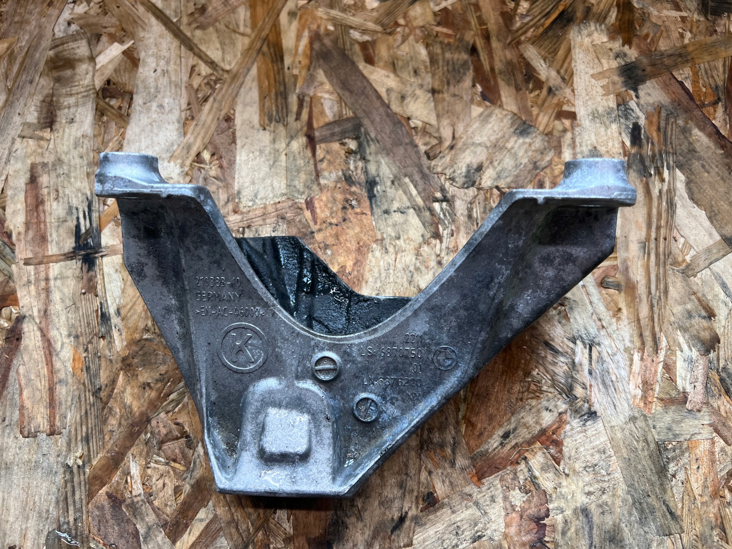 holder engine mount BMW 7 G11 G12 3.0D 6870750