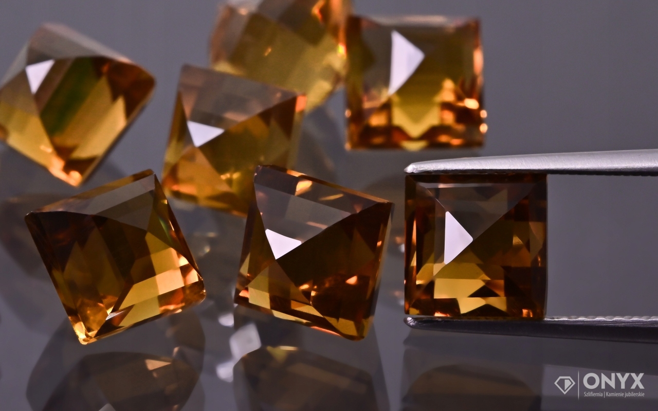 Medový křemen fazetovaný čtverec 7x7 mm