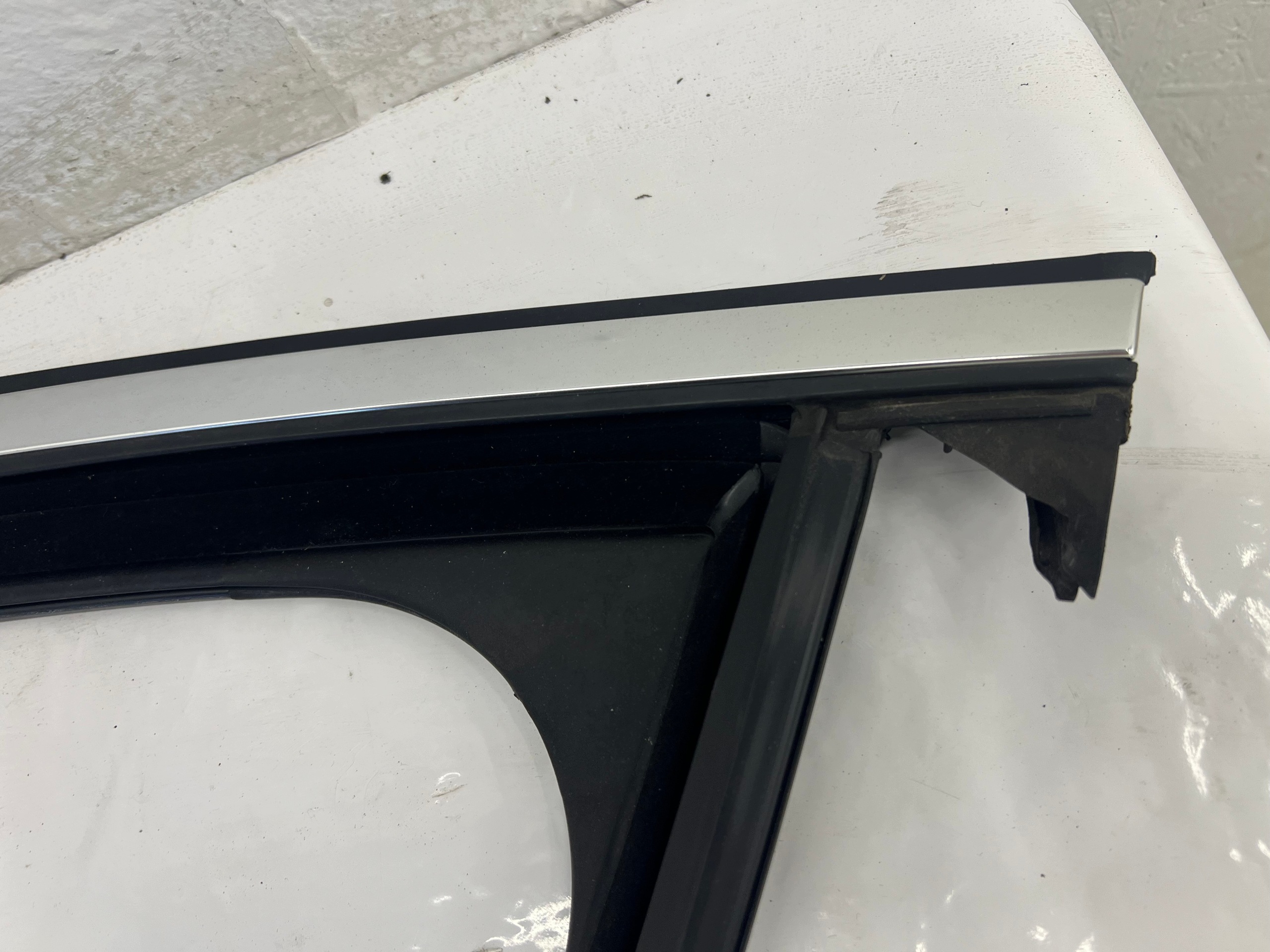 gasket moulding frame windows door left front Chrom Mercedes C W205