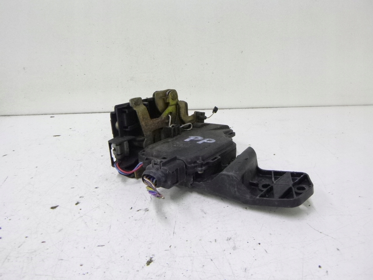 lock door front right Volkswagen Bora 1998r.