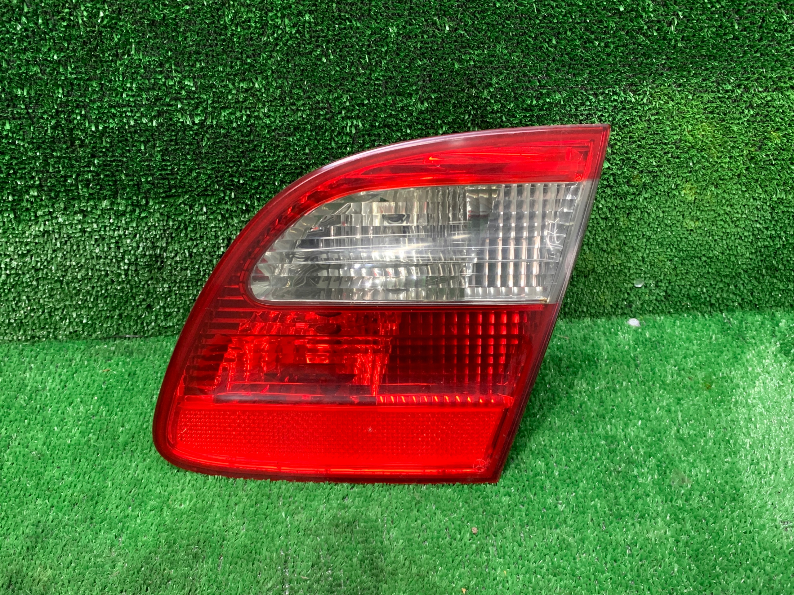 MERCEDES W211 KOMBI LIFT LAMPA PRAWA TYŁ W KLAPĘ