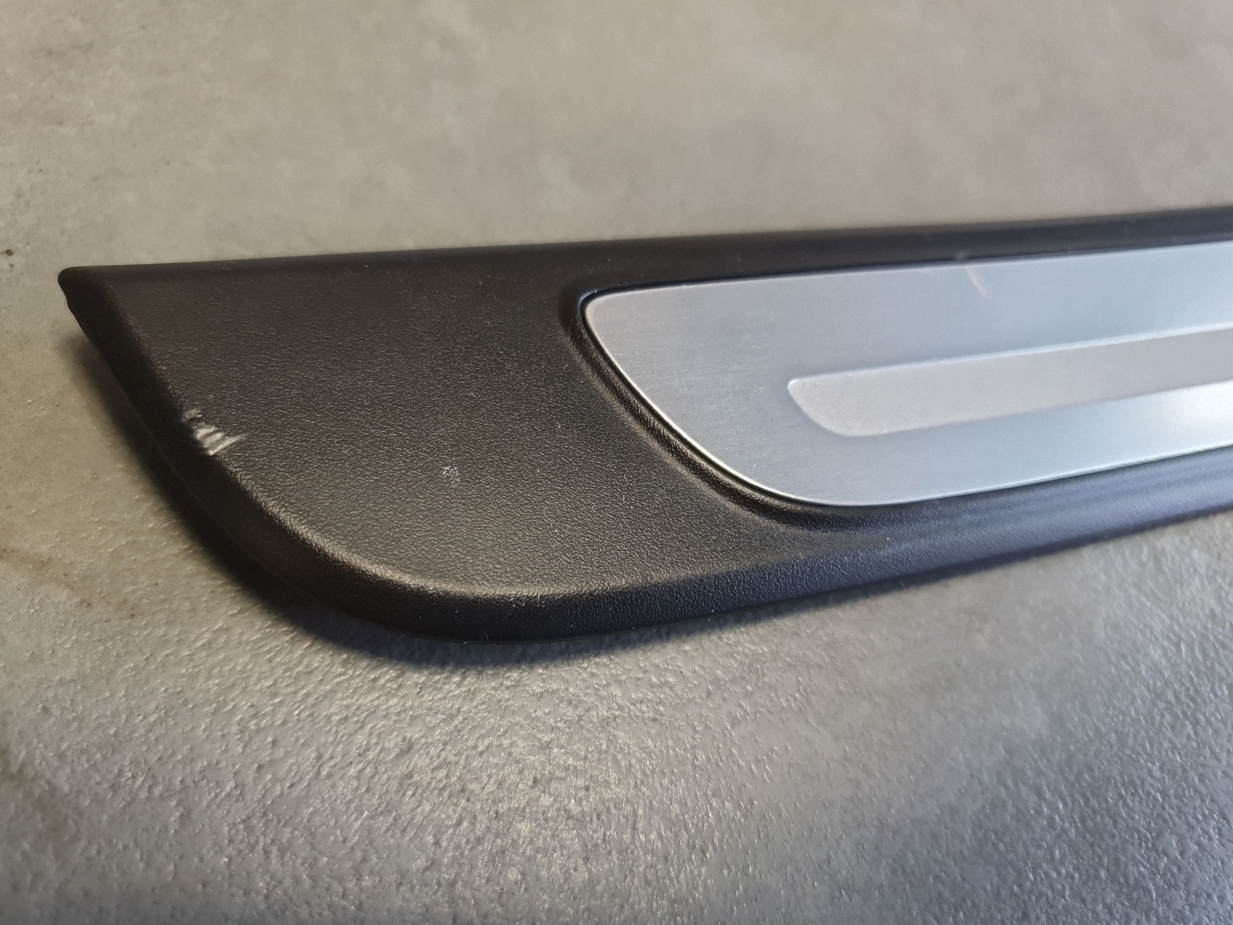 Audi A3 8Y cap threshold door przednich 8V4853492J