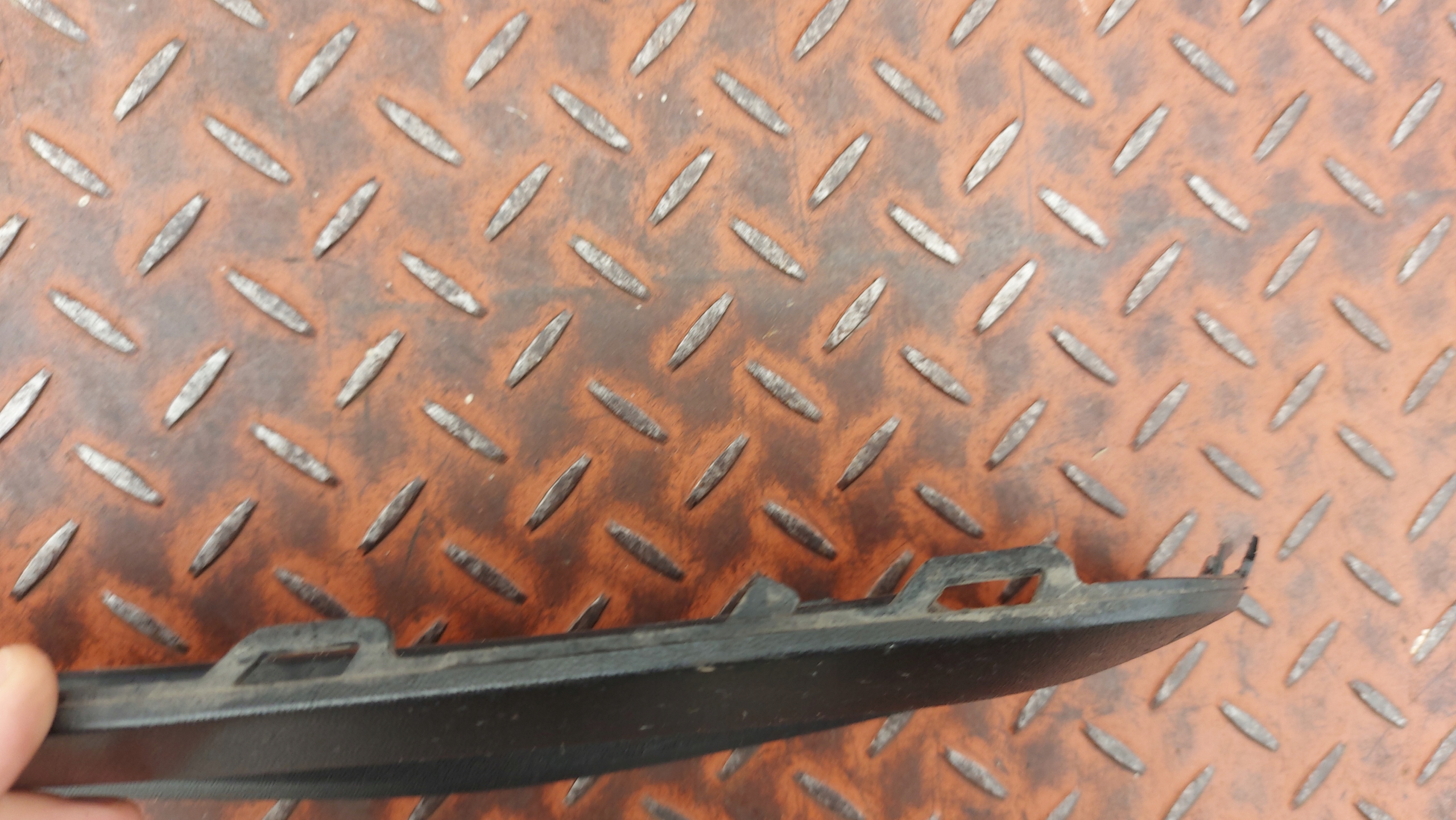 grid of a bumper left left front VW VOLKSWAGEN PASSAT B8 19