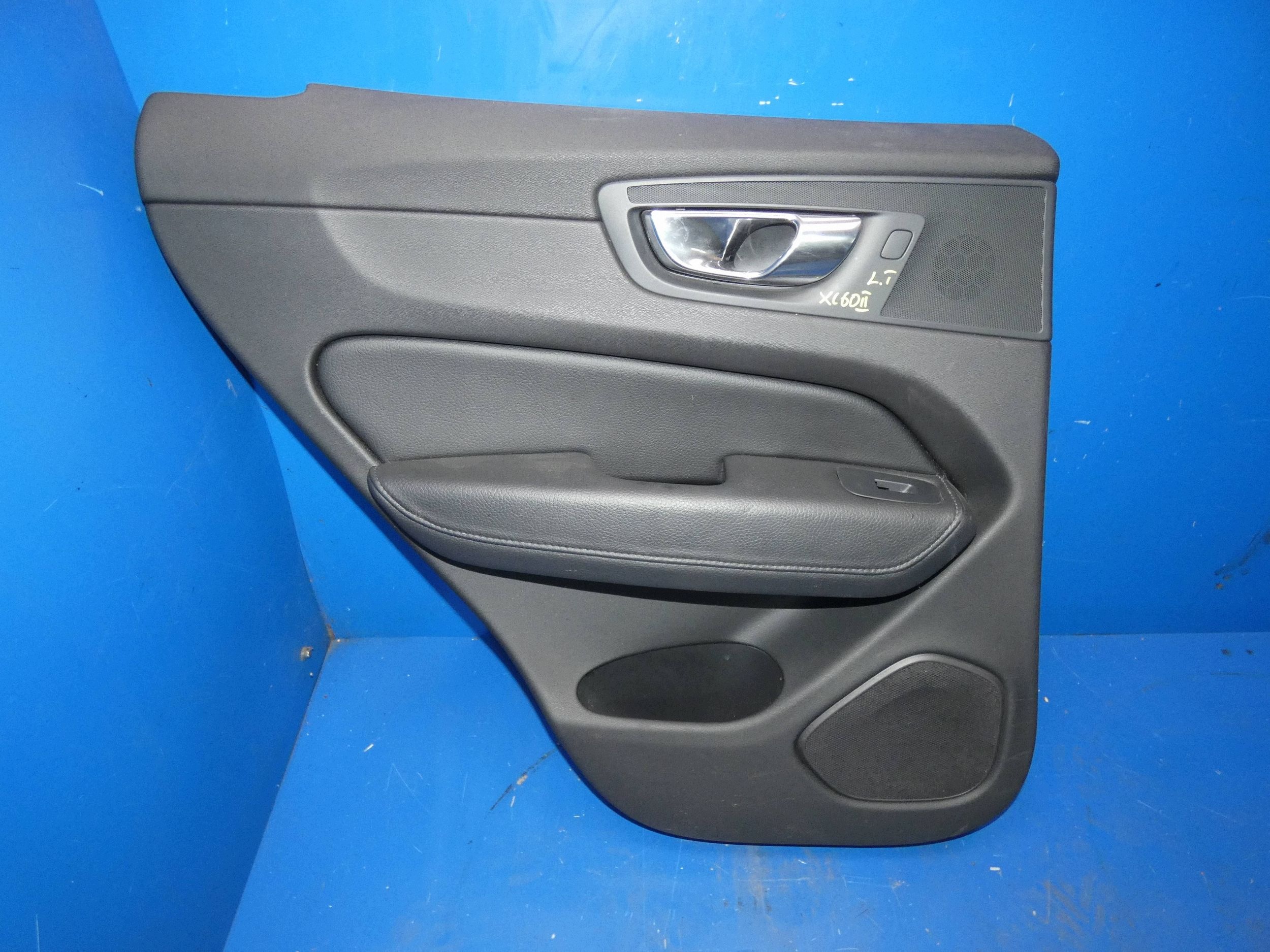VOLVO XC60 II 17- side upholstery door left rear part