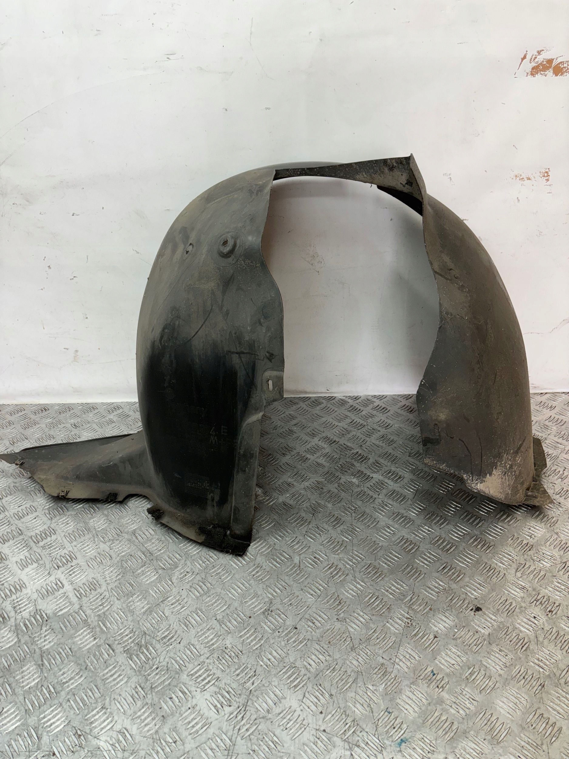mudguard front front right VW TOURAN and 03