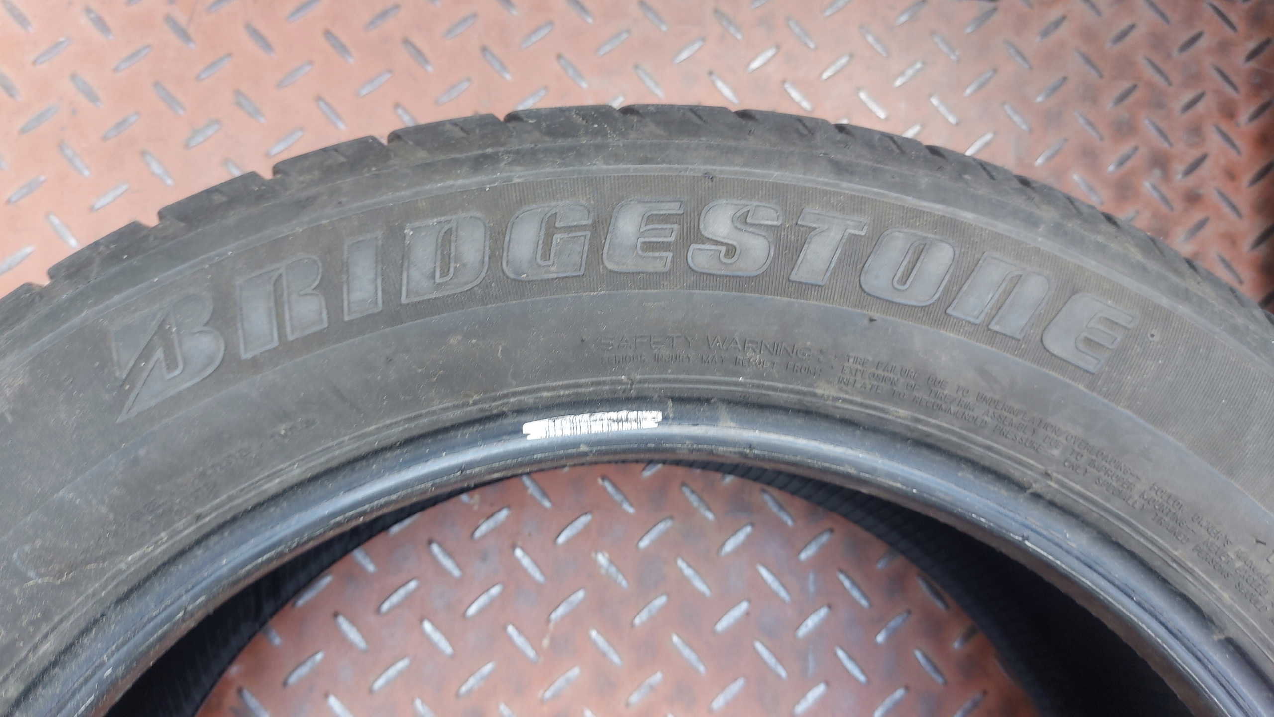 BRIDGESTONE DUELER H/T 687 235/55R18 tyres summer 6,5
