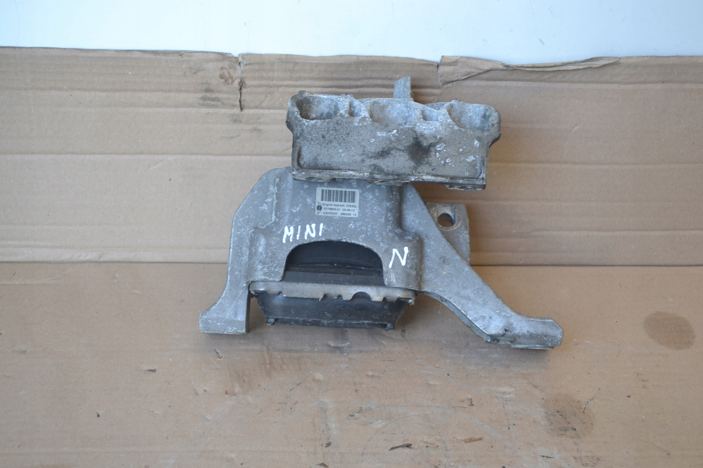 6779805-01 engine mount Mini R56 1.6D