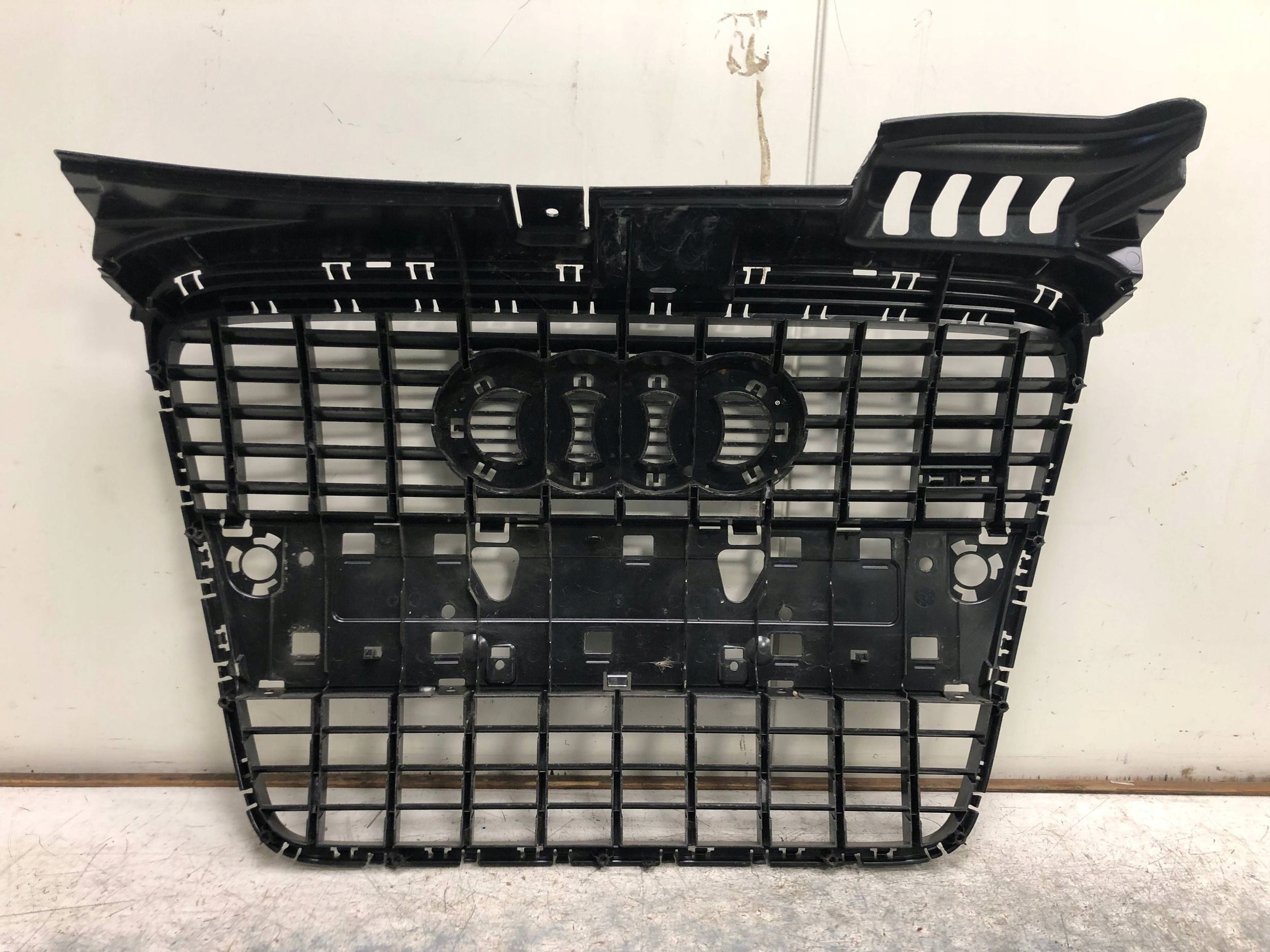 Grill Grill AUDI A4 B7 S-LINE 8E0853651M