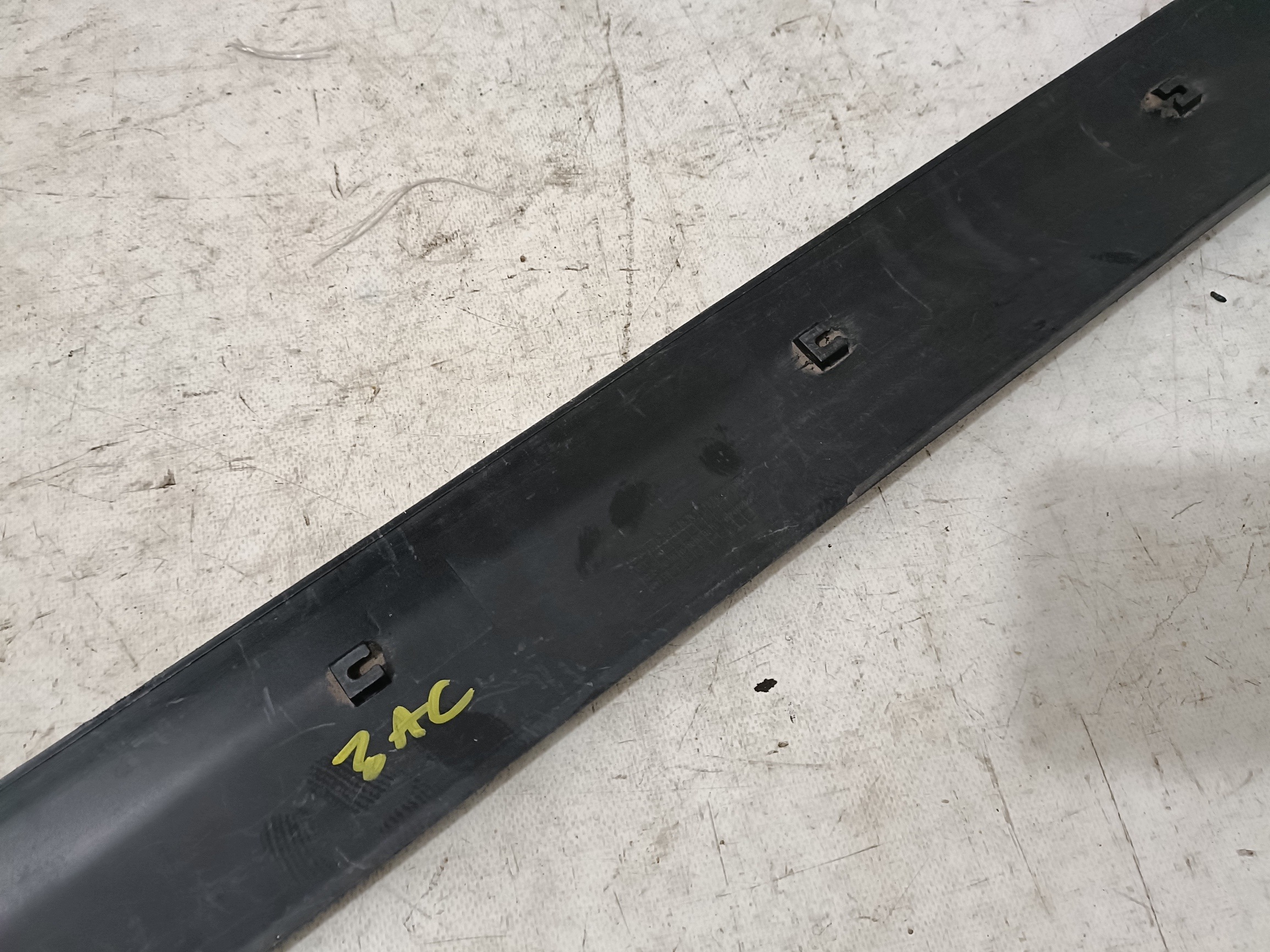 HYUNDAI GETZ moulding door left front 87721-1C200