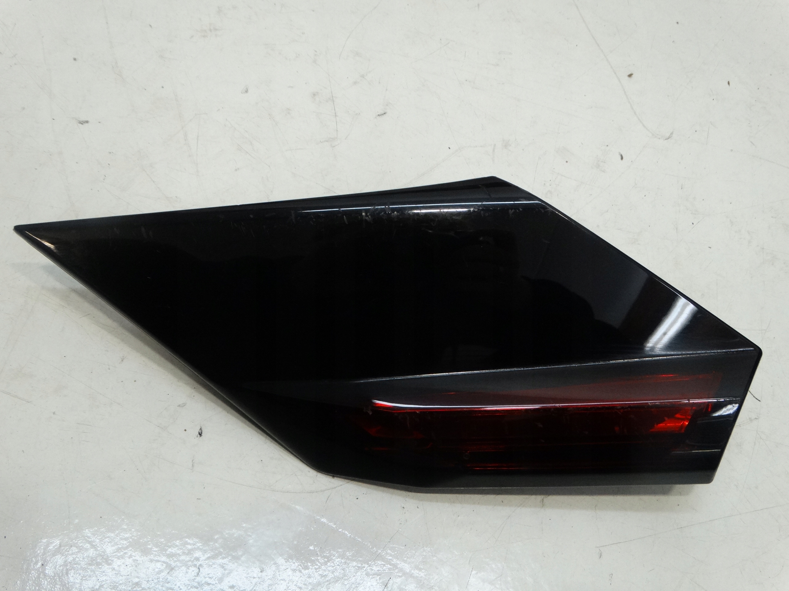 light bonnet boot left rear part CITROEN C4 III 2020R.
