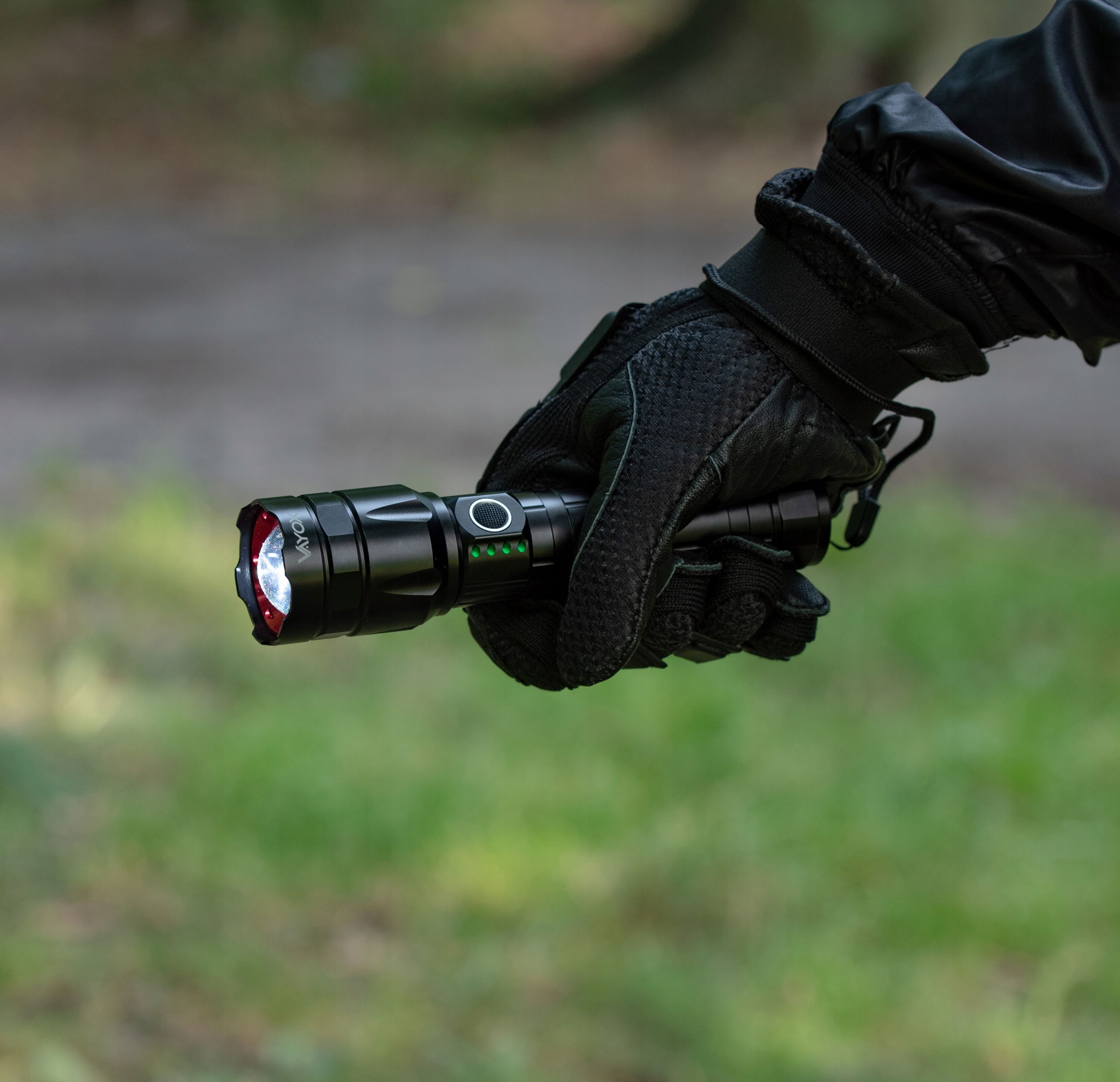 LATARKA LED TAKTYCZNA ZOOM USB-C PRO POWER VAYOX Materiał aluminium