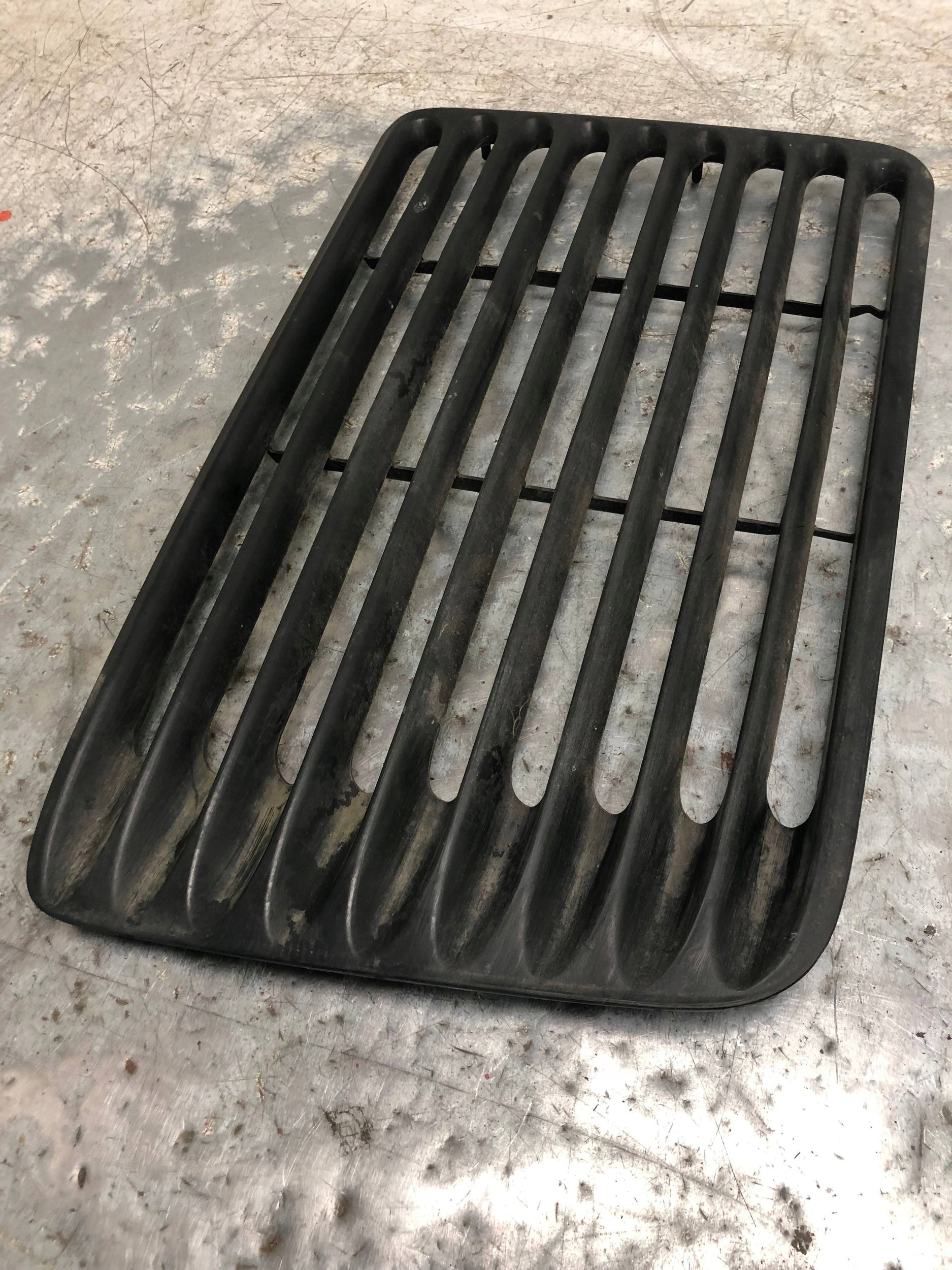 grid grille SPOJLERA left rear part PORSCHE 993 99351259100