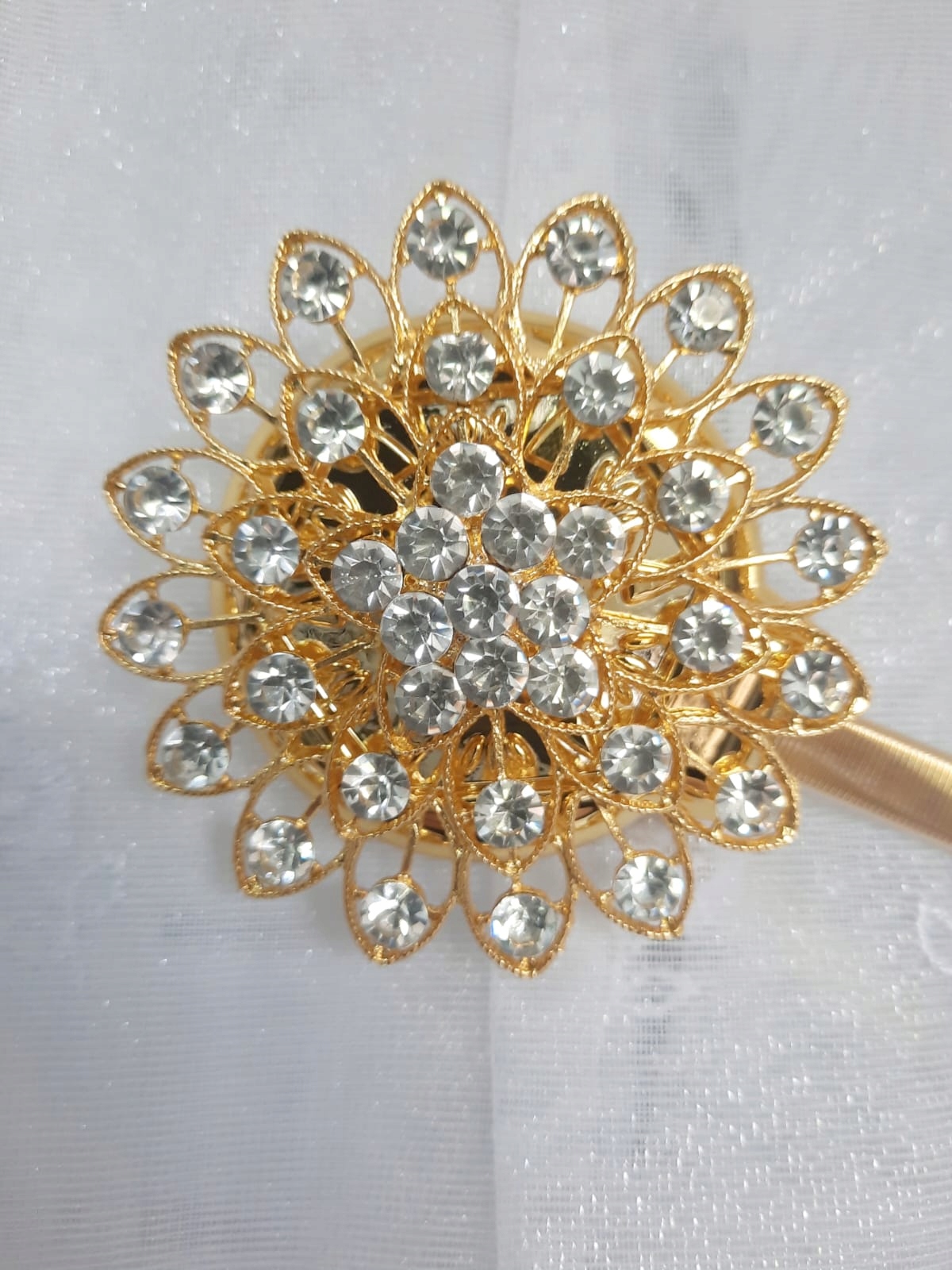 

Magnes z cyrkoniami do upinania firan,zasłon,złoty