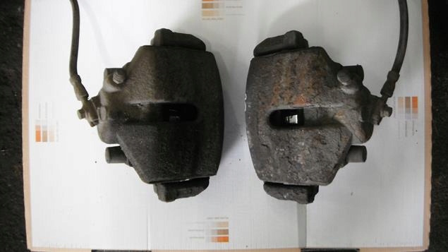 ALTEA 1,9 TDI 04-09 ZACISK HAMULCOWY PRZÓD