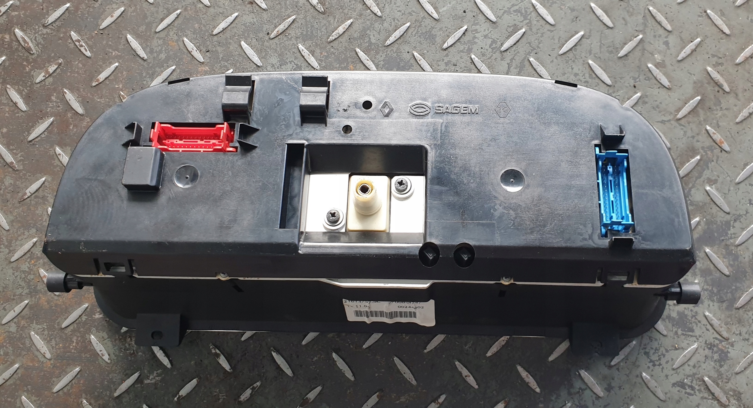 спидометр renault LAGUNA и 1.8 7700844747