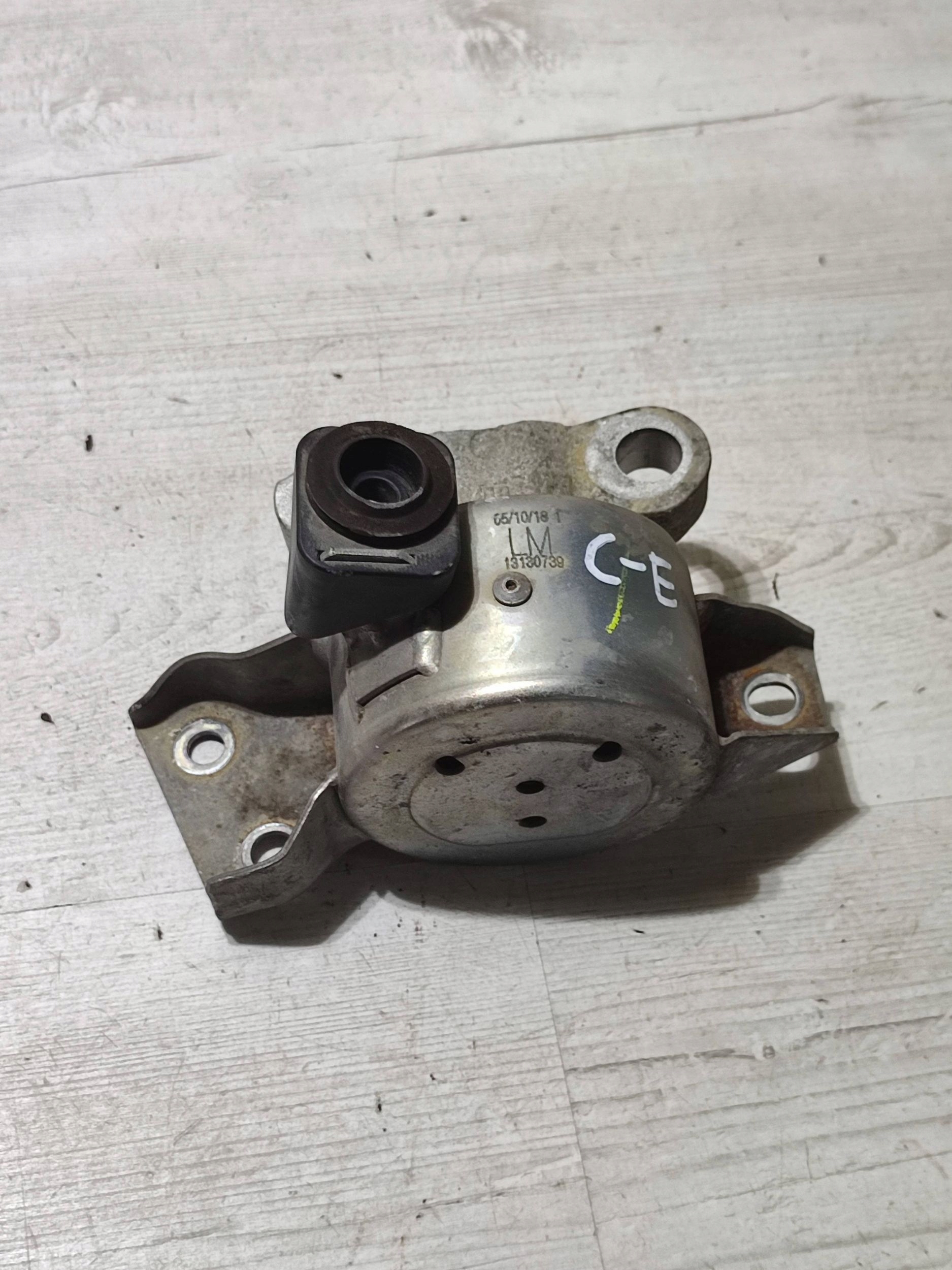 Opel Corsa E 2018 Console / Support plaque Moteur