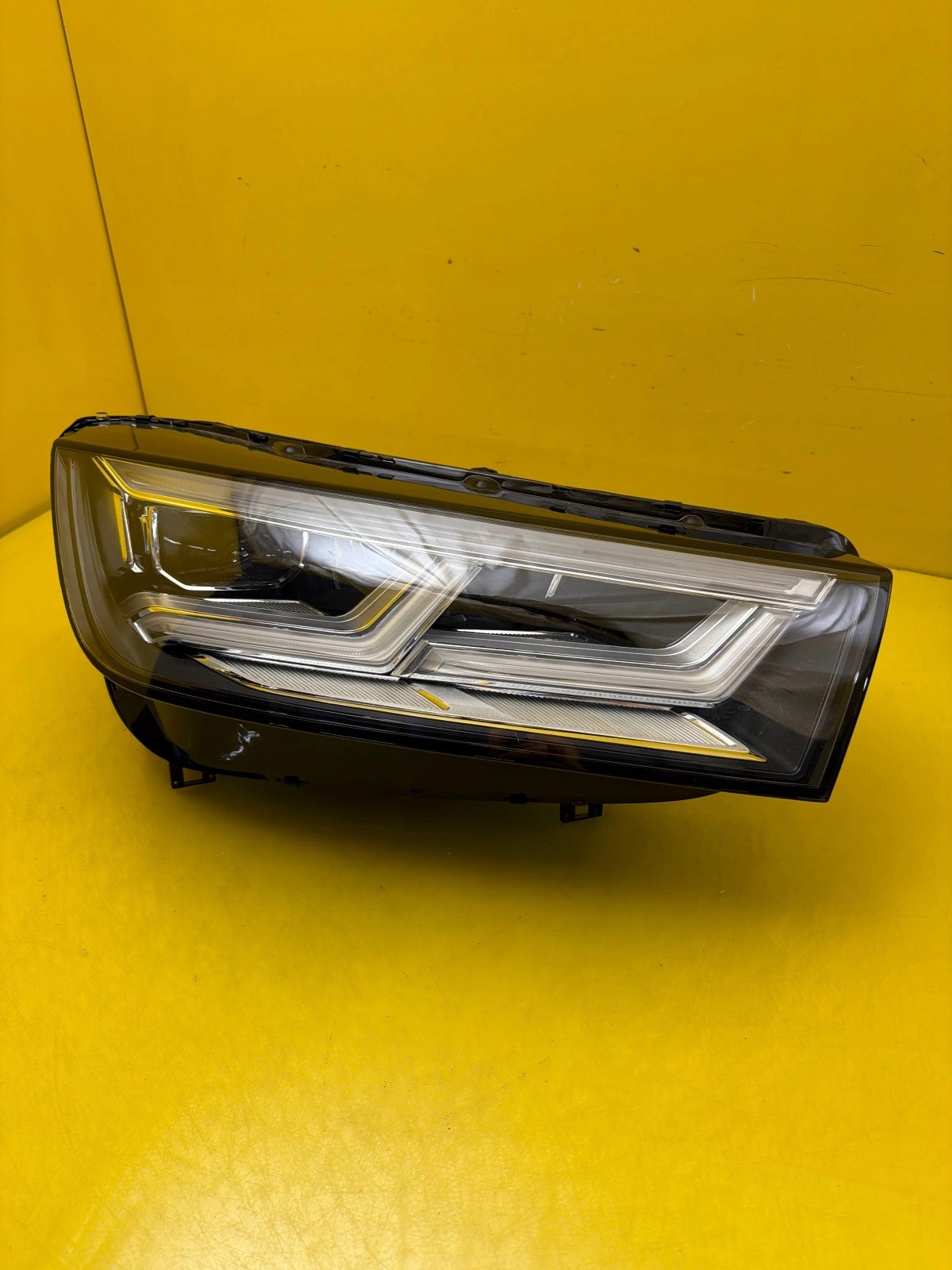 light right front Audi Q5 80A 2016- Matrix 80A941036