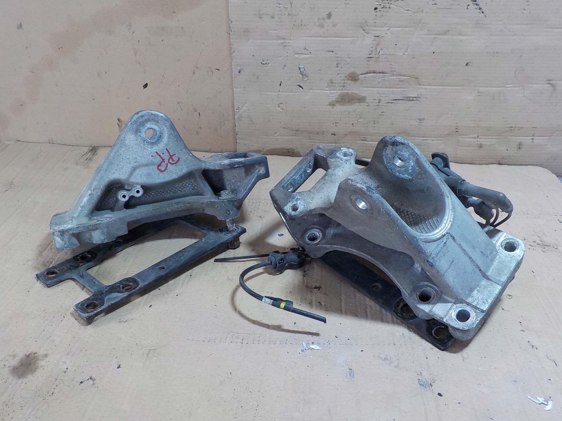 VOLVO FH480 КРЕПЛЕНИЕ КАБИНЫ САМОСВАЛ 20456129